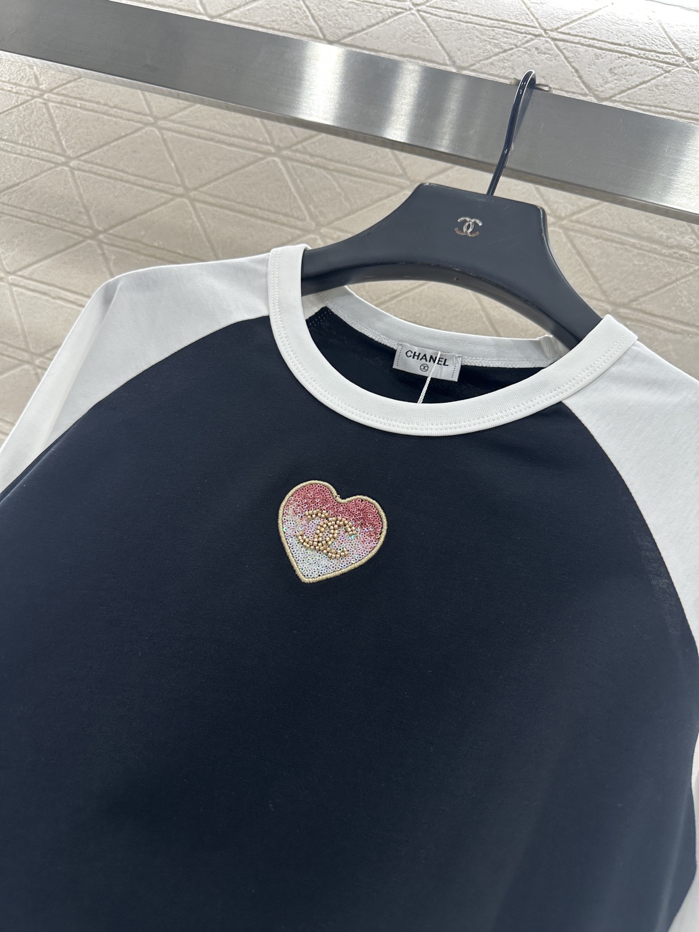 CHANEL Women's Round Neck Raglan Long Sleeve T-Shirt Heart Embellished 9 i1760186157180 5169 0 7