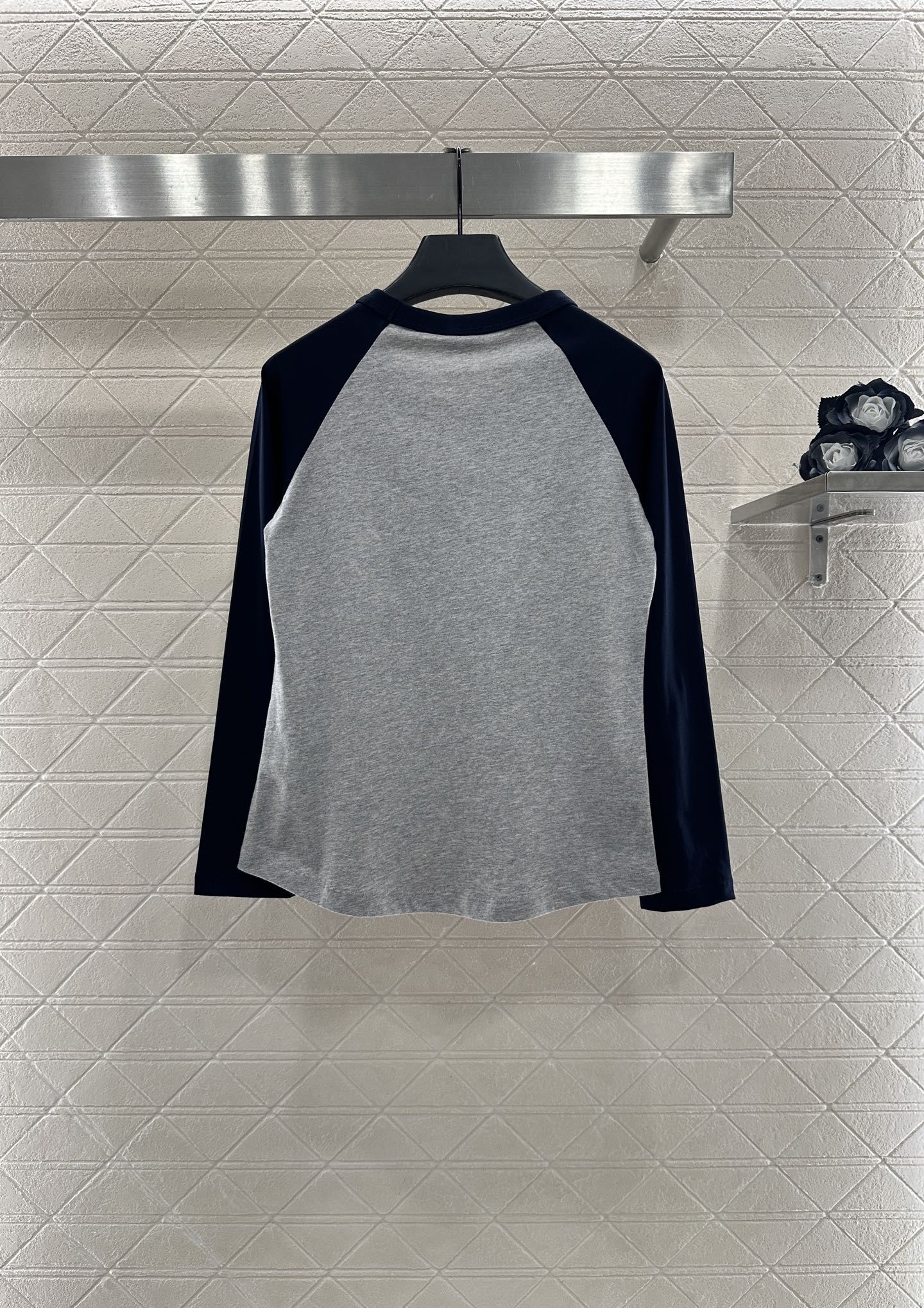 ♥Chane*♥2025新品上架 圆领插肩钉珠亮片长袖定制YB原生全棉材质，透气舒适，质感十足，常规长袖