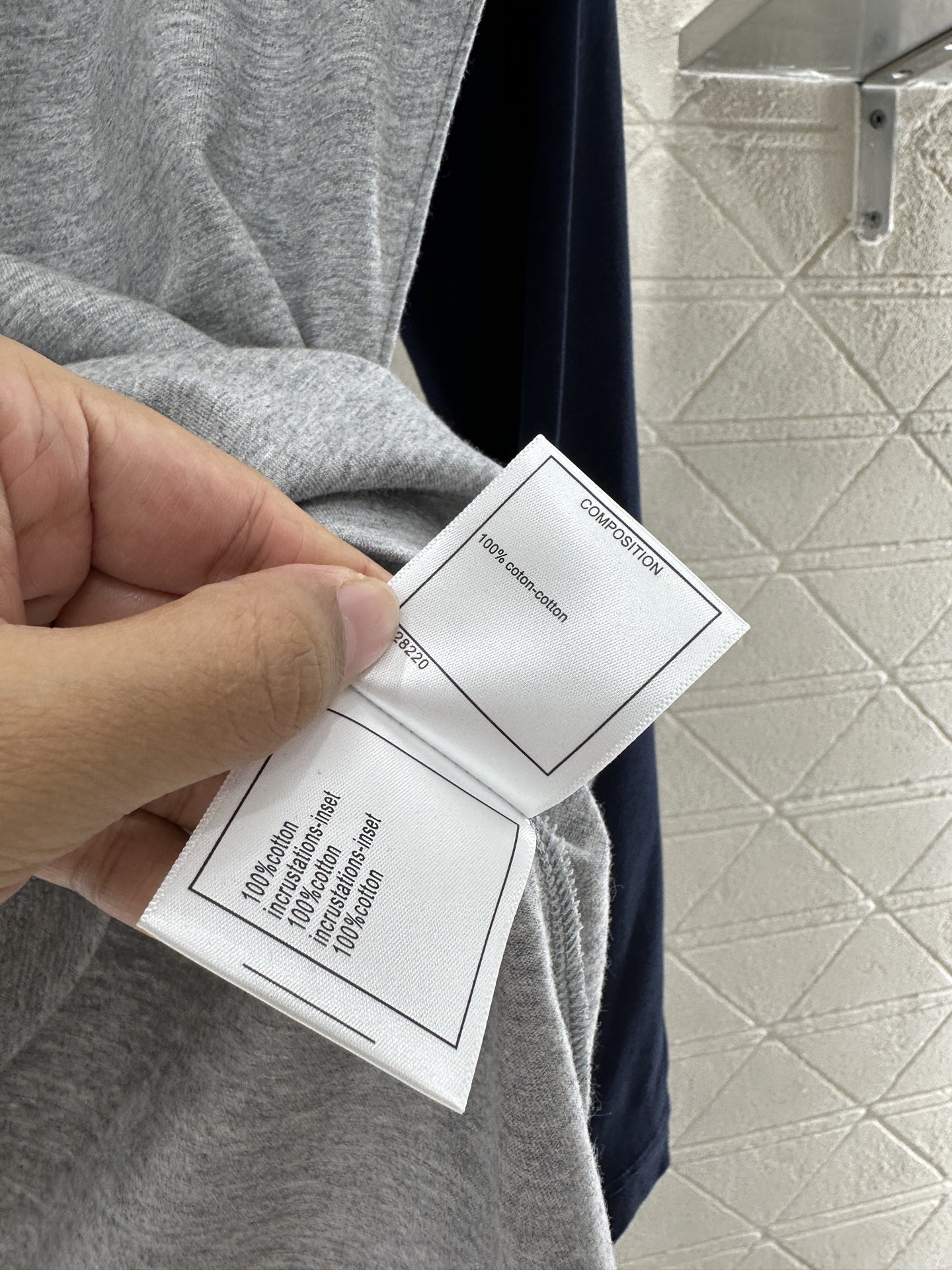 ♥Chane*♥2025新品上架 圆领插肩钉珠亮片长袖定制YB原生全棉材质，透气舒适，质感十足，常规长袖