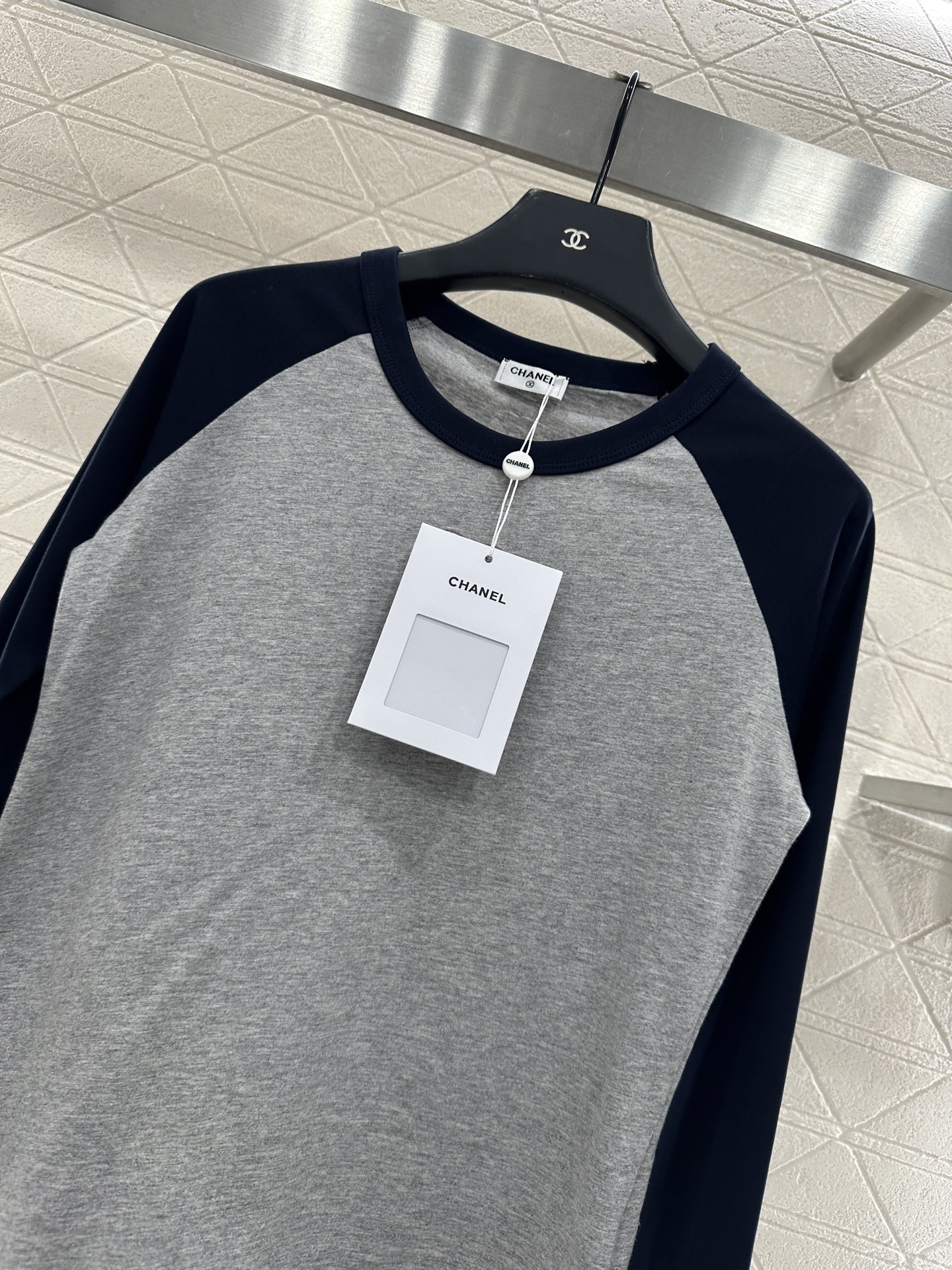 ♥Chane*♥2025新品上架 圆领插肩钉珠亮片长袖定制YB原生全棉材质，透气舒适，质感十足，常规长袖