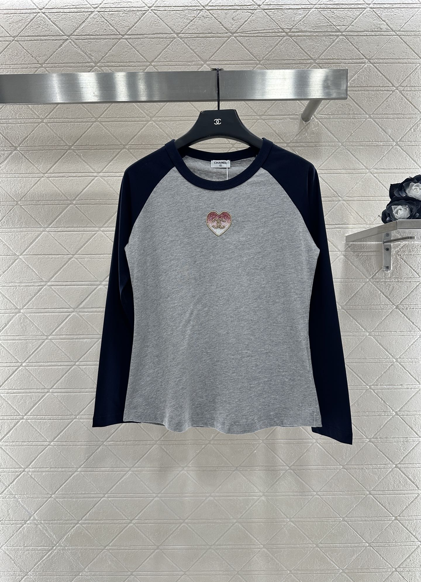 ♥Chane*♥2025新品上架 圆领插肩钉珠亮片长袖定制YB原生全棉材质，透气舒适，质感十足，常规长袖