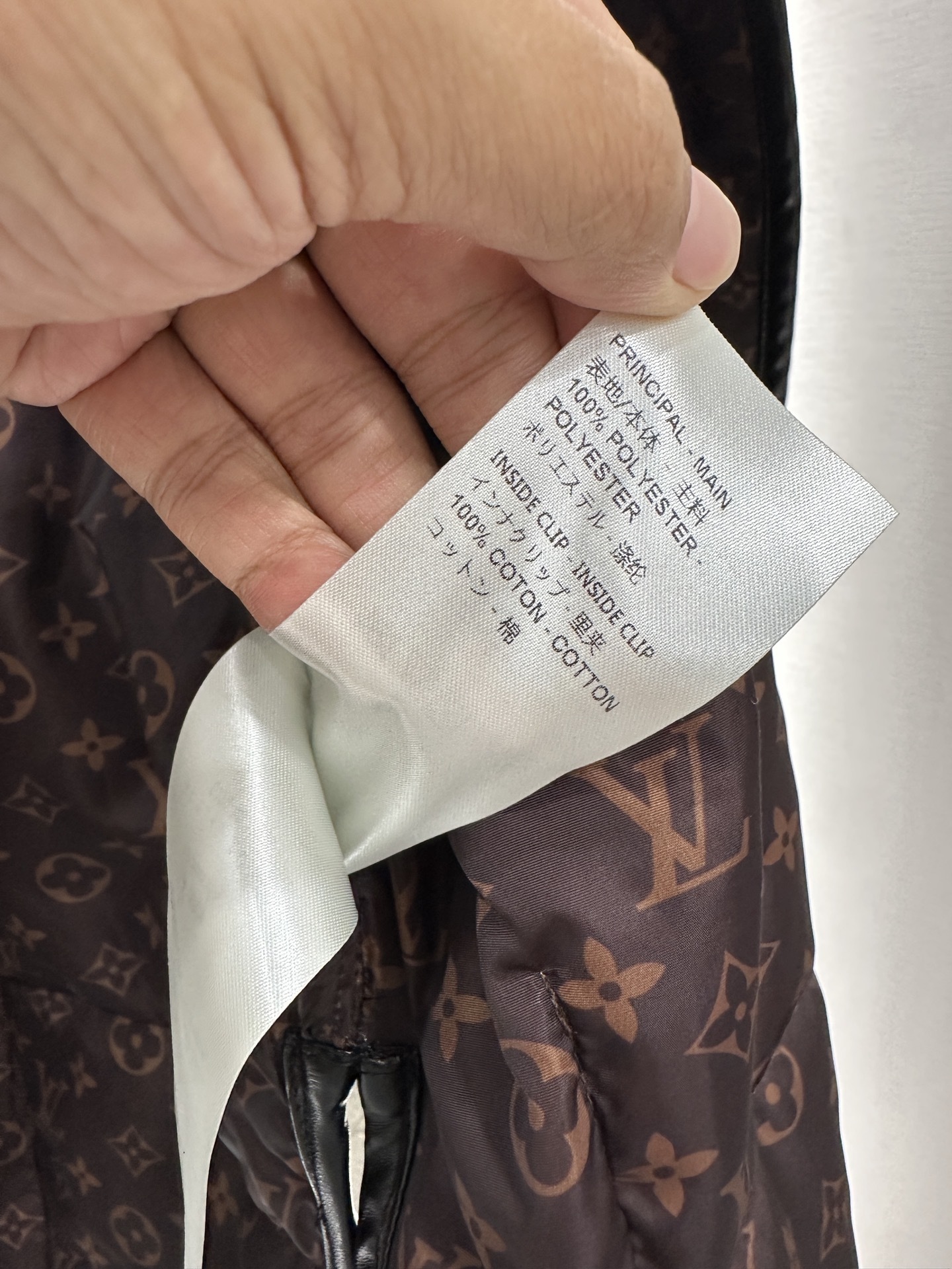 ♥LOuis vuitto*♥2025新品上架 圆领斜襟中长棉服外套定制YB防风防水尼龙材质,羽绒棉填充