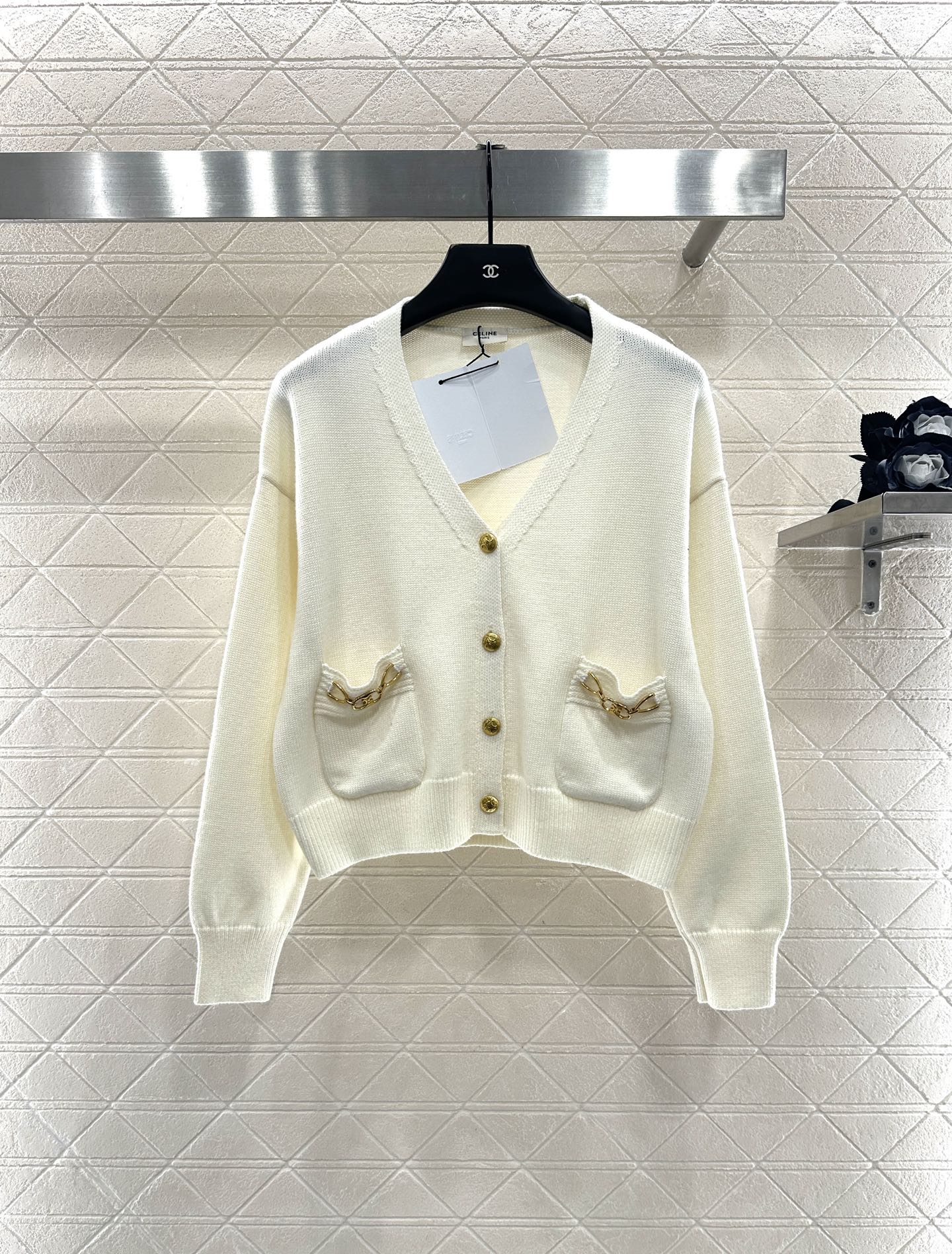 Celine Cardigan en Maille avec Poches à Chaîne - Élégance et Confort