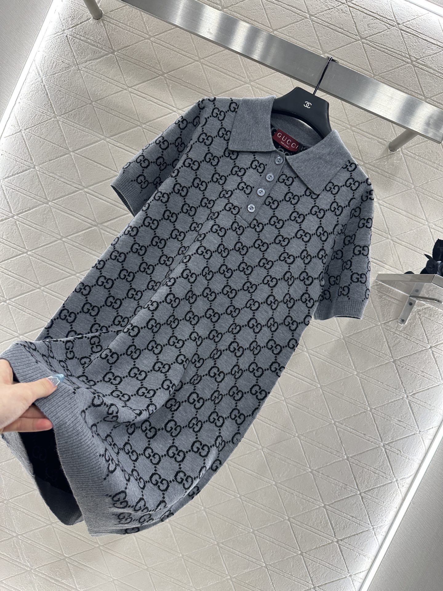 ♥Gucc*♥2025新品上架 提花针织短袖连衣裙定制YB羊毛纱线织造，质感上乘，穿搭舒适，翻领针织短袖