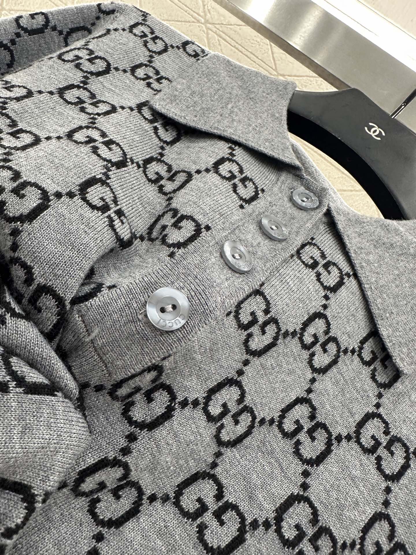 ♥Gucc*♥2025新品上架 提花针织短袖连衣裙定制YB羊毛纱线织造，质感上乘，穿搭舒适，翻领针织短袖