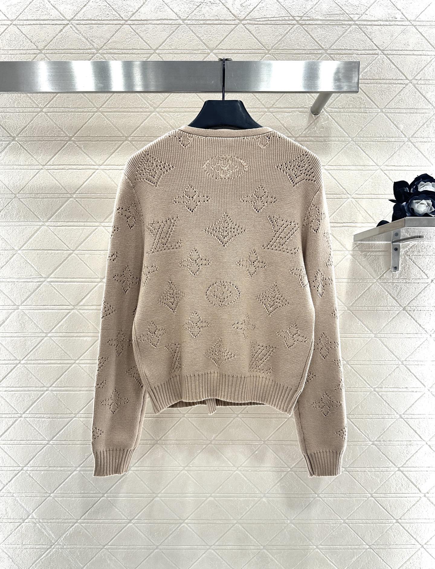 ♥Louis vuitto*♥2025新品上架 镂空针织排扣开衫百褶裙套装定制YB羊毛纱线织造，质感高级