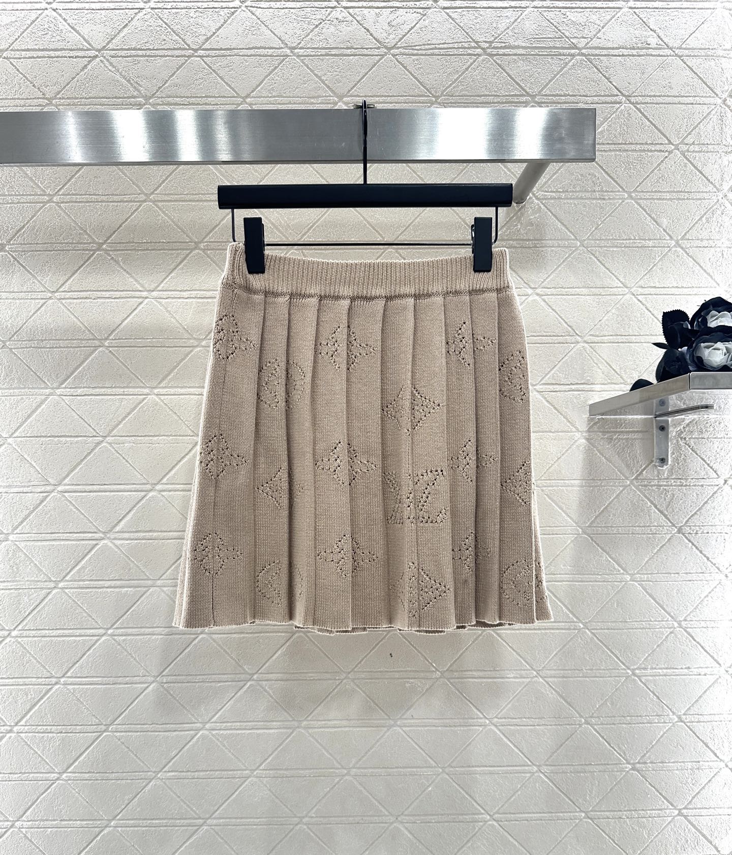 ♥Louis vuitto*♥2025新品上架 镂空针织排扣开衫百褶裙套装定制YB羊毛纱线织造，质感高级