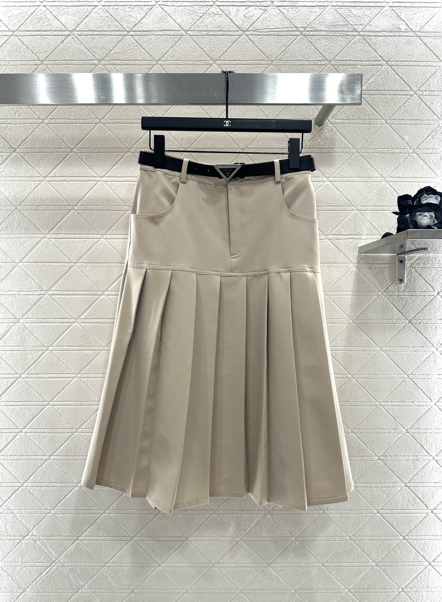 ♥Prad*♥2025新品上架 翻领西装百褶半裙套装定制YB进口西装材质，质感上乘，裁剪垂顺流畅，枪驳式