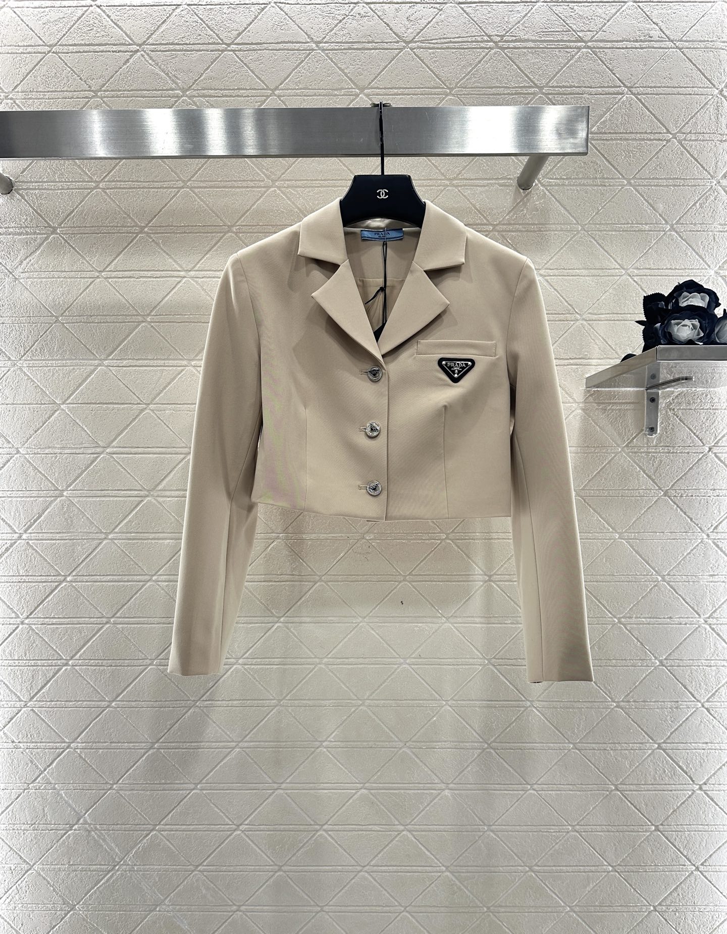 ♥Prad*♥2025新品上架 翻领西装百褶半裙套装定制YB进口西装材质，质感上乘，裁剪垂顺流畅，枪驳式