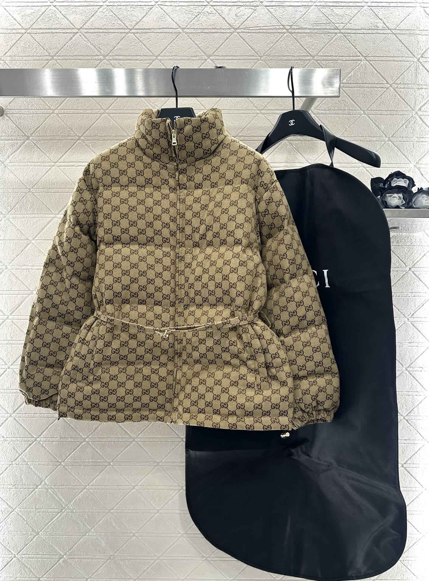♥Gucc*♥2025新品上架 提花腰带羽绒服定制YB进口提花材质,羽绒填充内里,整件轻盈保暖,立领翻领
