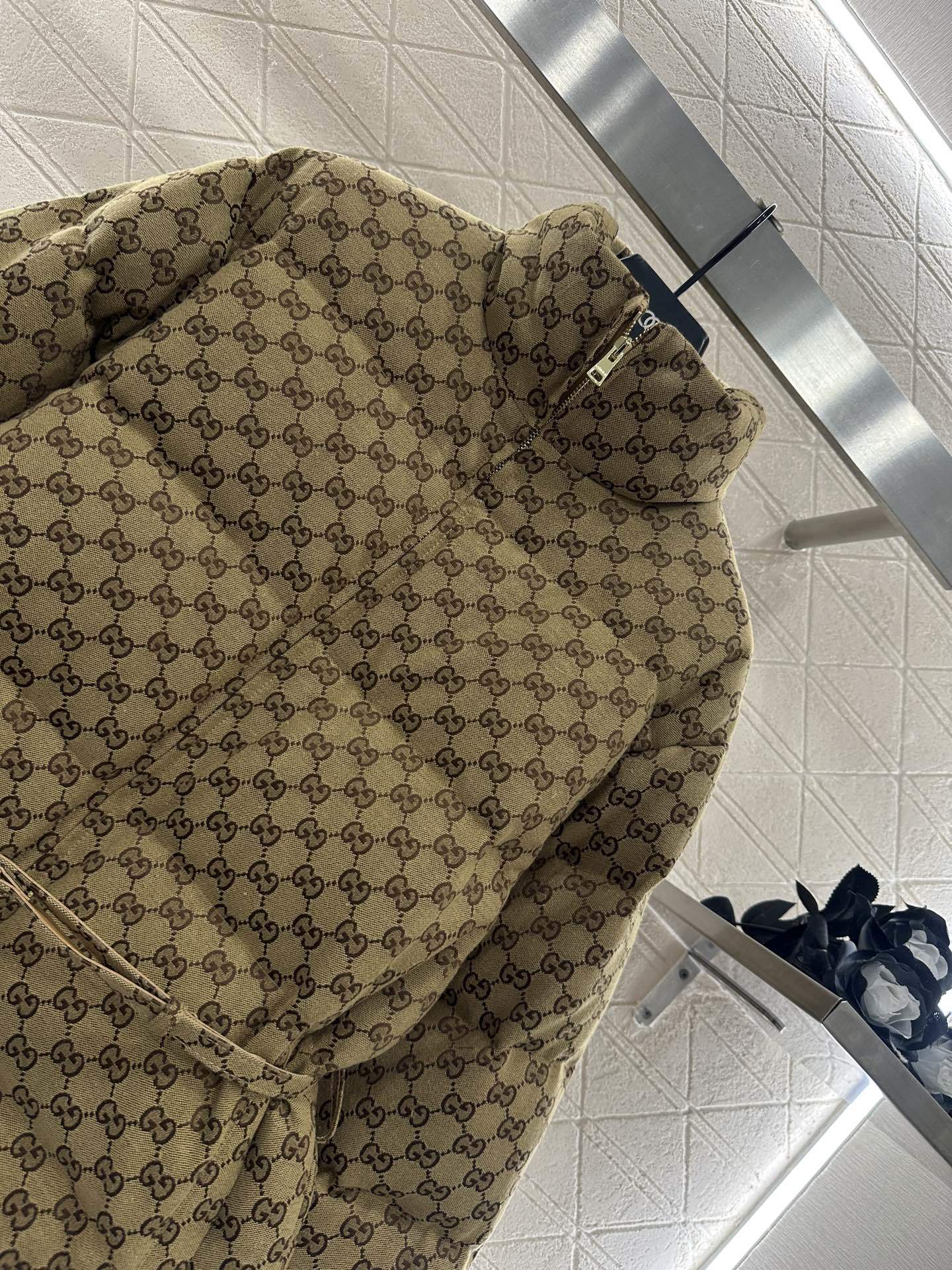 ♥Gucc*♥2025新品上架 提花腰带羽绒服定制YB进口提花材质,羽绒填充内里,整件轻盈保暖,立领翻领