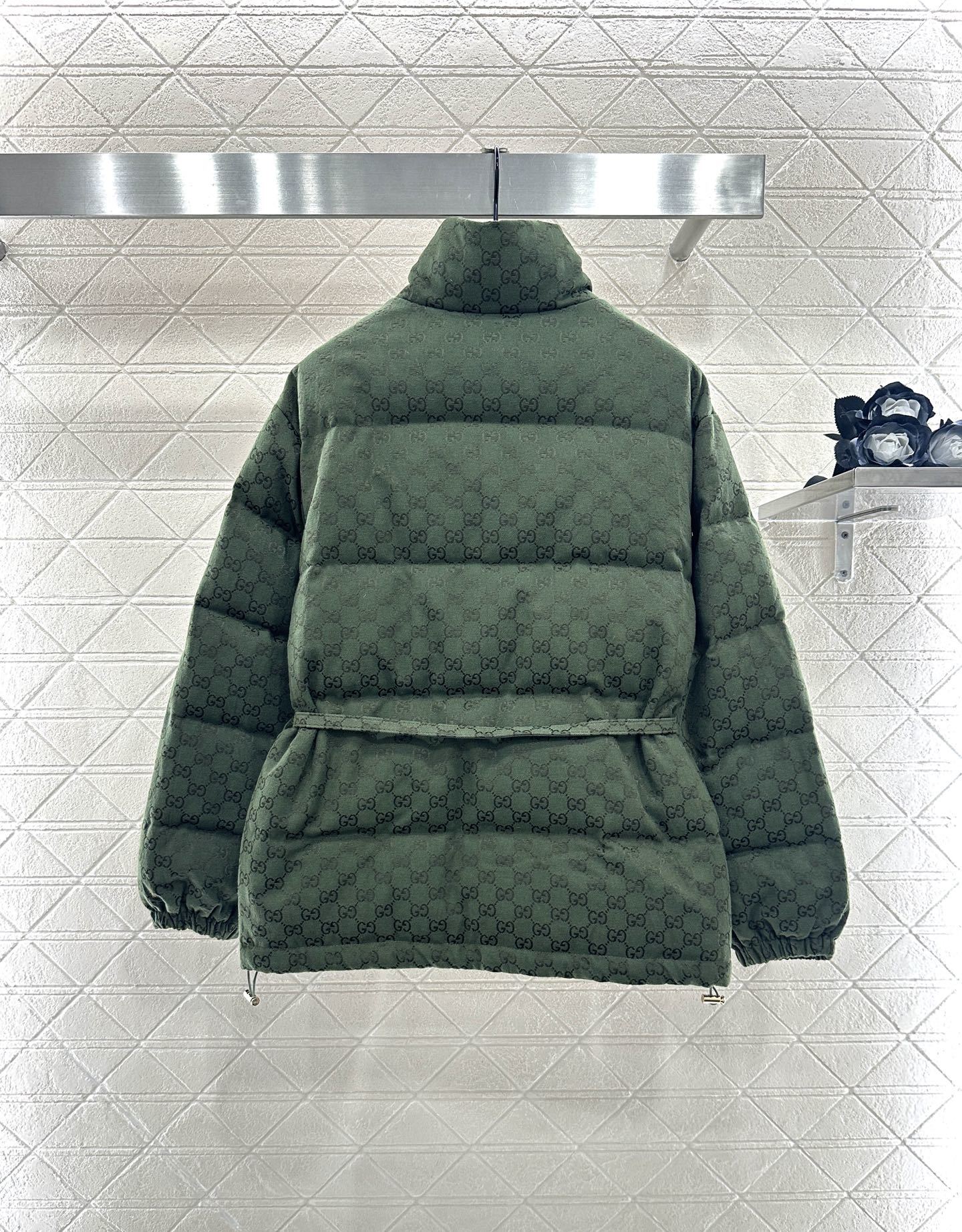 ♥Gucc*♥2025新品上架 提花腰带羽绒服定制YB进口提花材质,羽绒填充内里,整件轻盈保暖,立领翻领