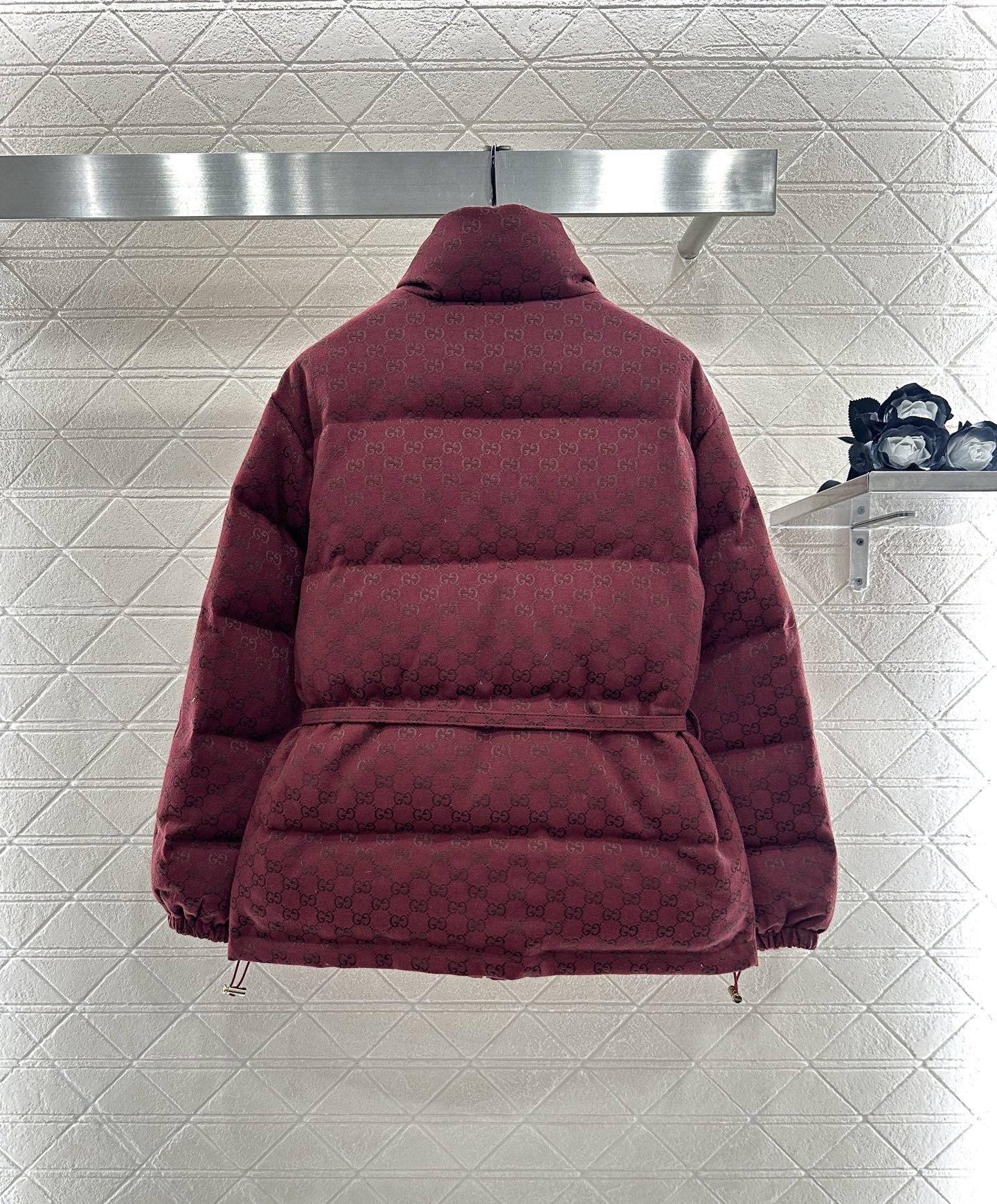 ♥Gucc*♥2025新品上架 提花腰带羽绒服定制YB进口提花材质,羽绒填充内里,整件轻盈保暖,立领翻领