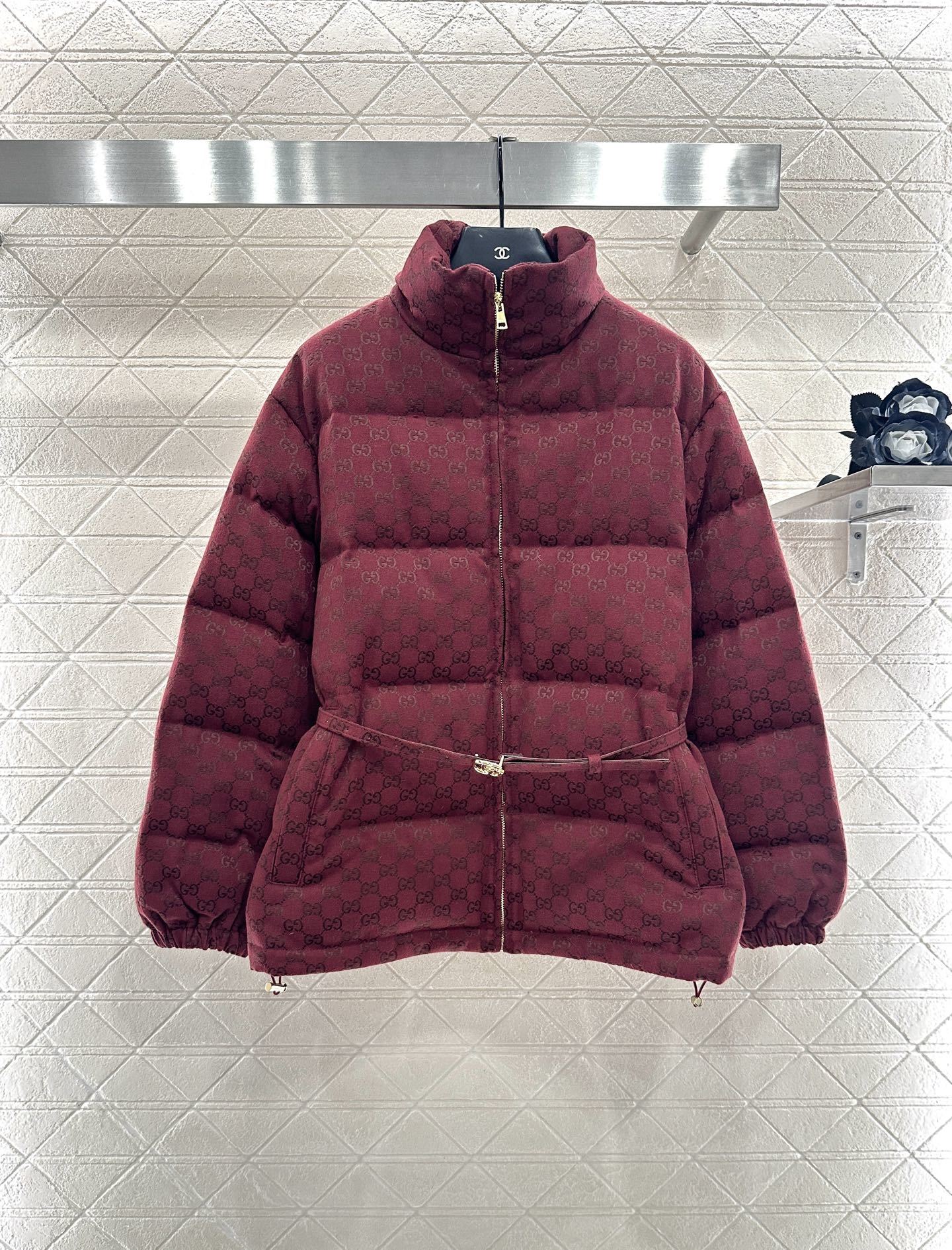 ♥Gucc*♥2025新品上架 提花腰带羽绒服定制YB进口提花材质,羽绒填充内里,整件轻盈保暖,立领翻领