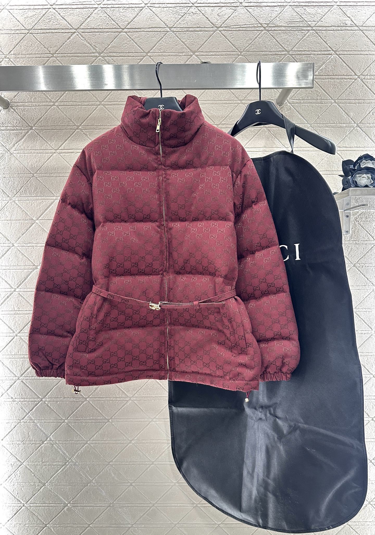 ♥Gucc*♥2025新品上架 提花腰带羽绒服定制YB进口提花材质,羽绒填充内里,整件轻盈保暖,立领翻领
