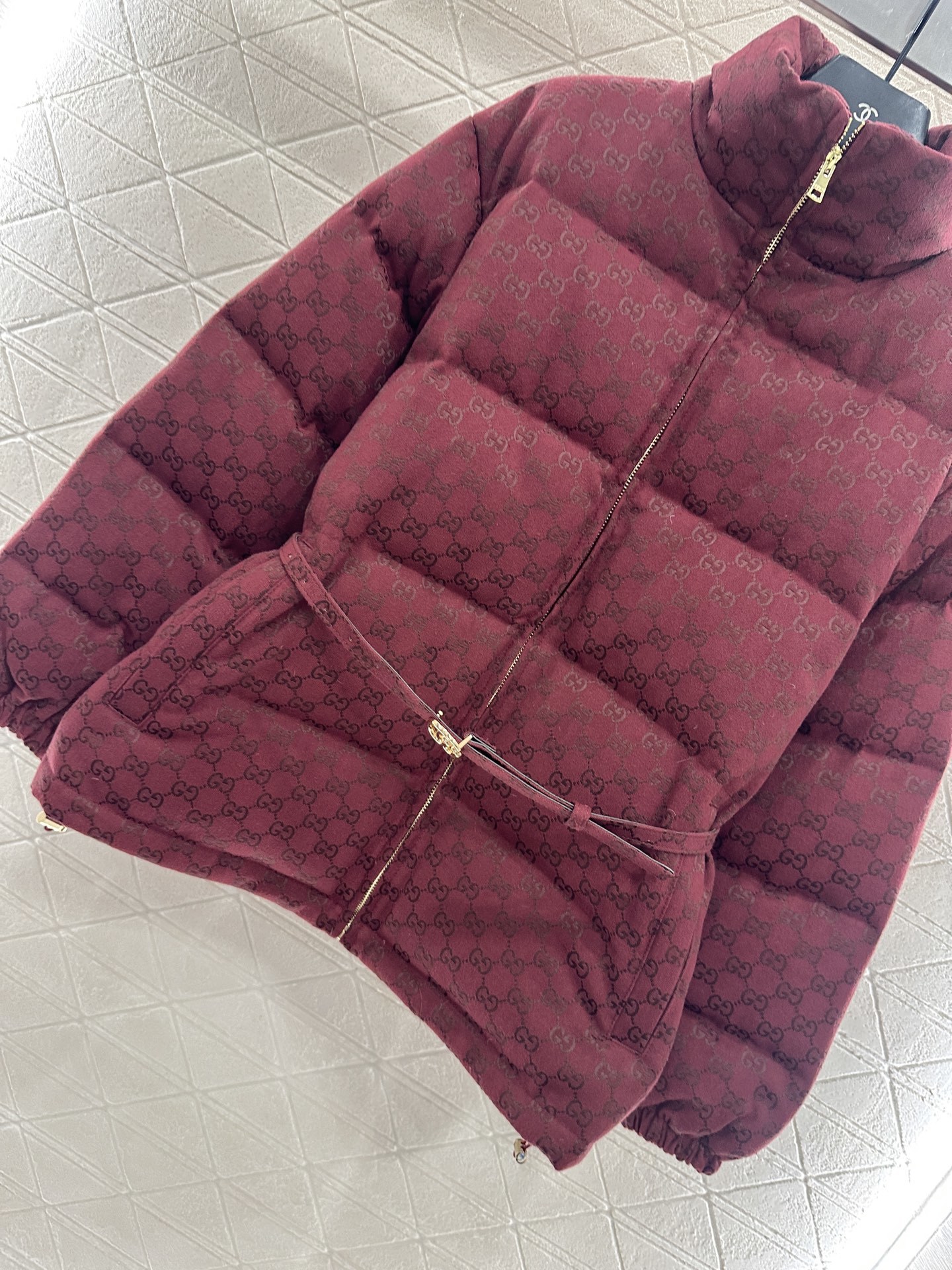 ♥Gucc*♥2025新品上架 提花腰带羽绒服定制YB进口提花材质,羽绒填充内里,整件轻盈保暖,立领翻领