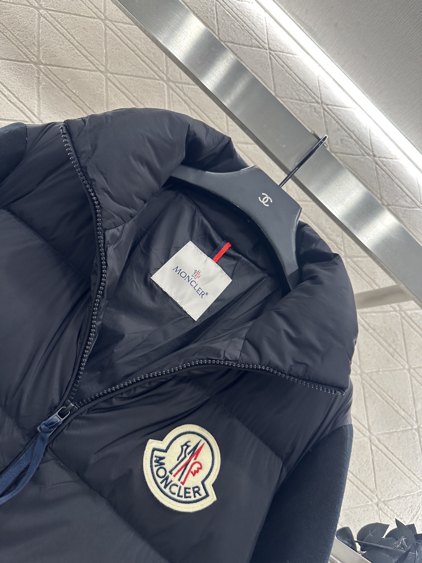 ♥Moncle*♥2025新品上架 拼接立领羽绒外套定制YB进口防风防水尼龙材质,其工艺还原升级材质,提