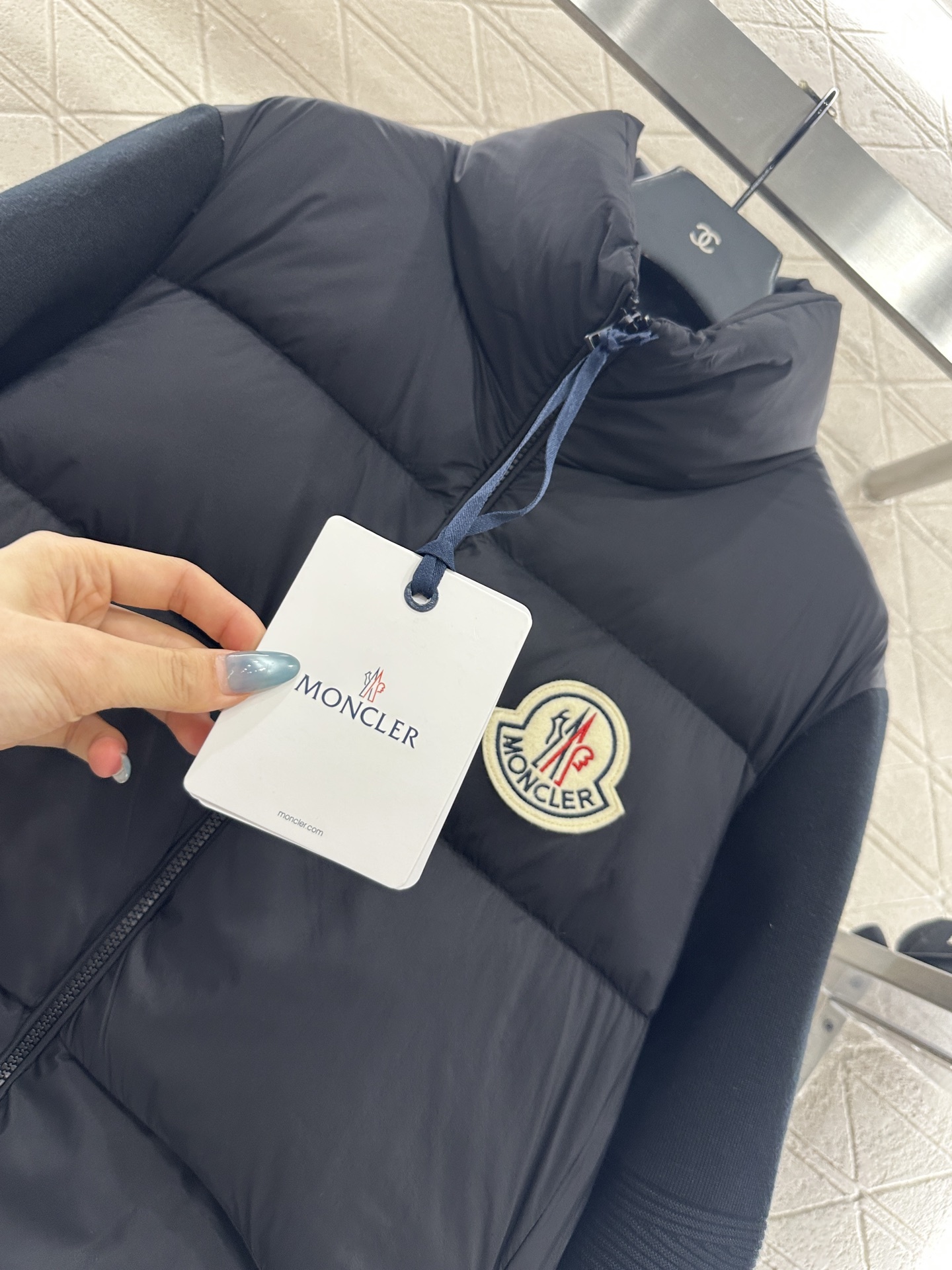 ♥Moncle*♥2025新品上架 拼接立领羽绒外套定制YB进口防风防水尼龙材质,其工艺还原升级材质,提