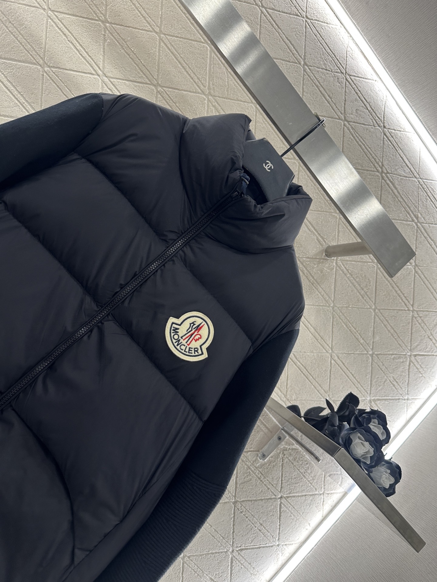 ♥Moncle*♥2025新品上架 拼接立领羽绒外套定制YB进口防风防水尼龙材质,其工艺还原升级材质,提
