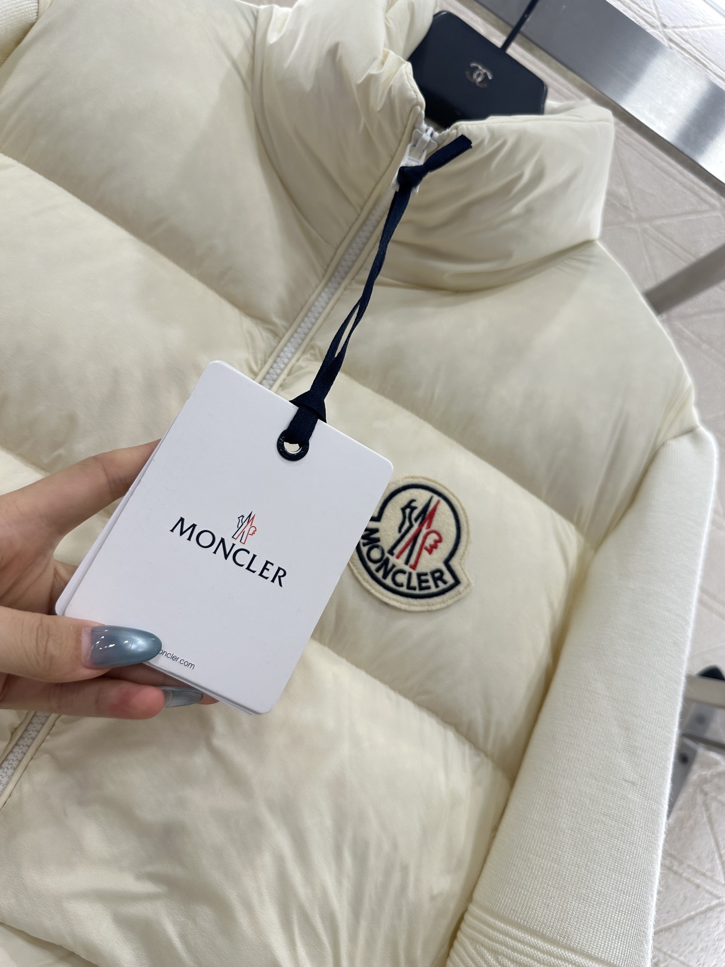 ♥Moncle*♥2025新品上架 拼接立领羽绒外套定制YB进口防风防水尼龙材质,其工艺还原升级材质,提