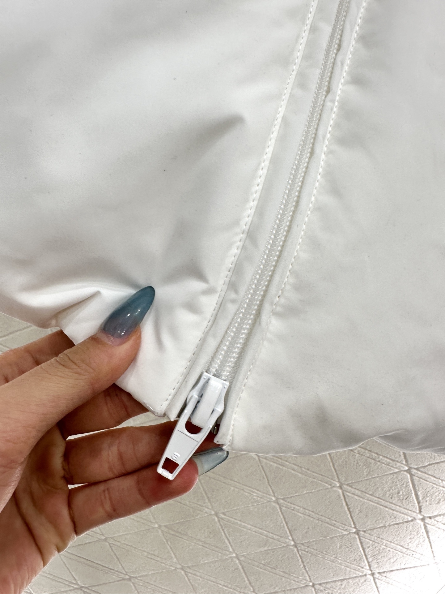 ♥Alwxander wan*♥2025新品上架 纯色净版面包服羽绒马甲定制YB防风防水尼龙材质,白鸭绒