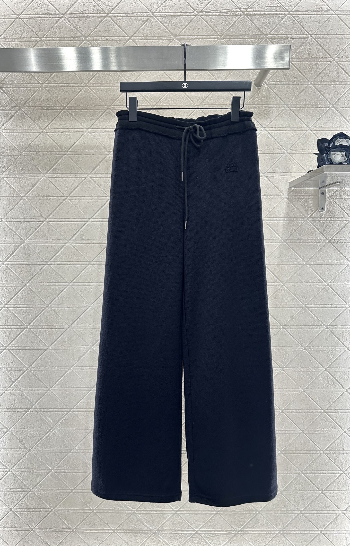 Miu Miu Wool Blend Wide-Leg Pants with Drawstring - Stylish & Comfortable 2 i1760277745565 1395 0 0