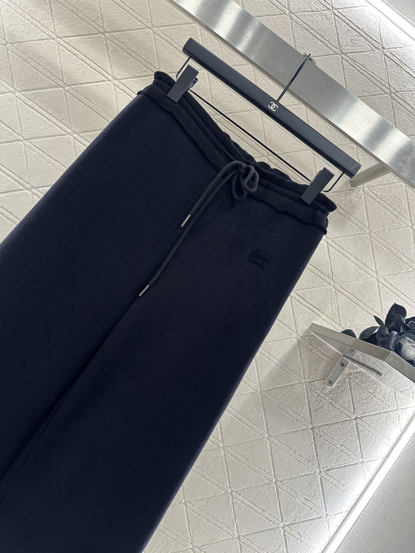 Miu Miu Wool Blend Wide-Leg Pants with Drawstring - Stylish & Comfortable 4 i1760277745820 7425 0 2