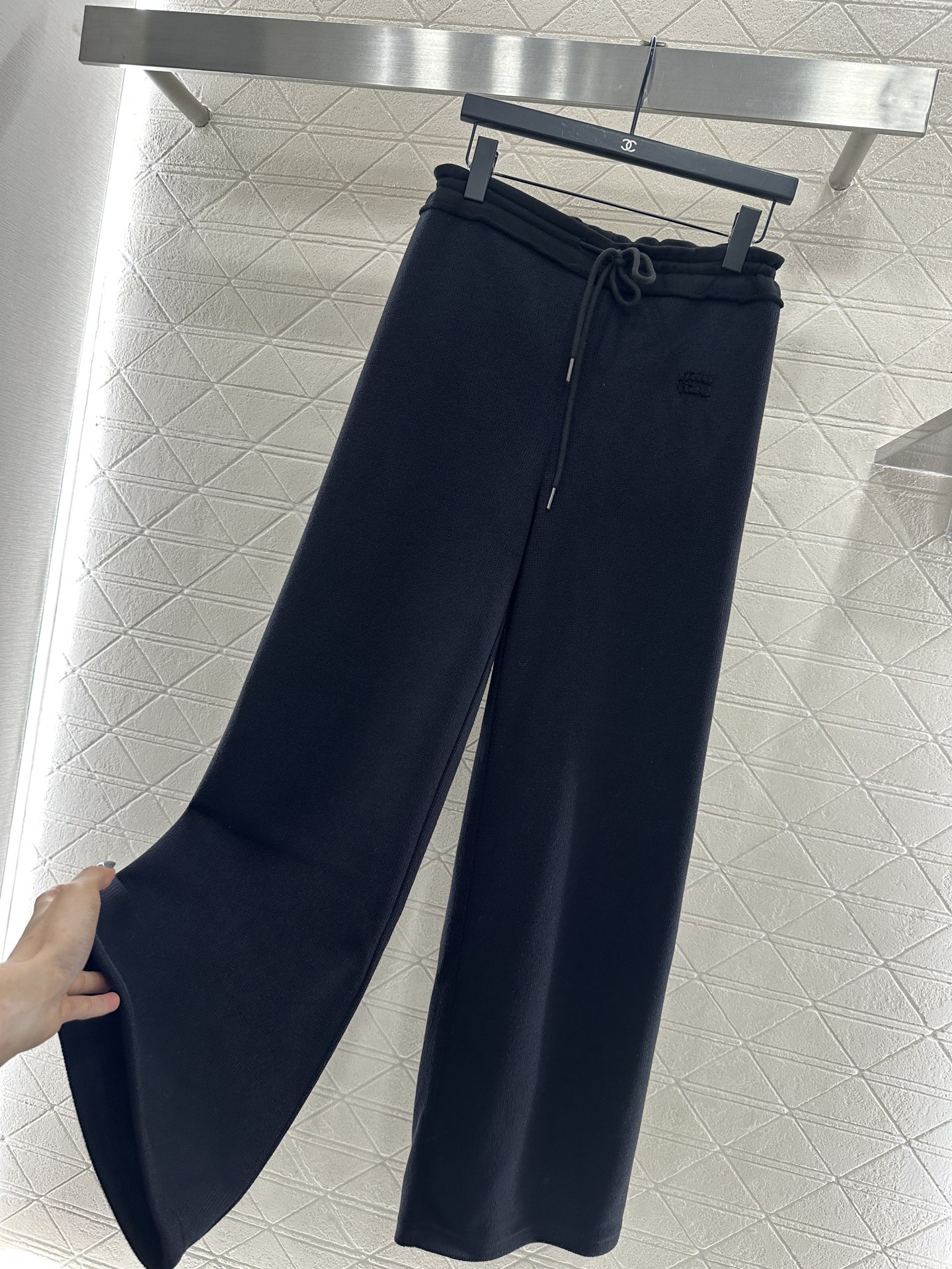 Miu Miu Wool Blend Wide-Leg Pants with Drawstring - Stylish & Comfortable 9 i1760277745858 8013 0 6