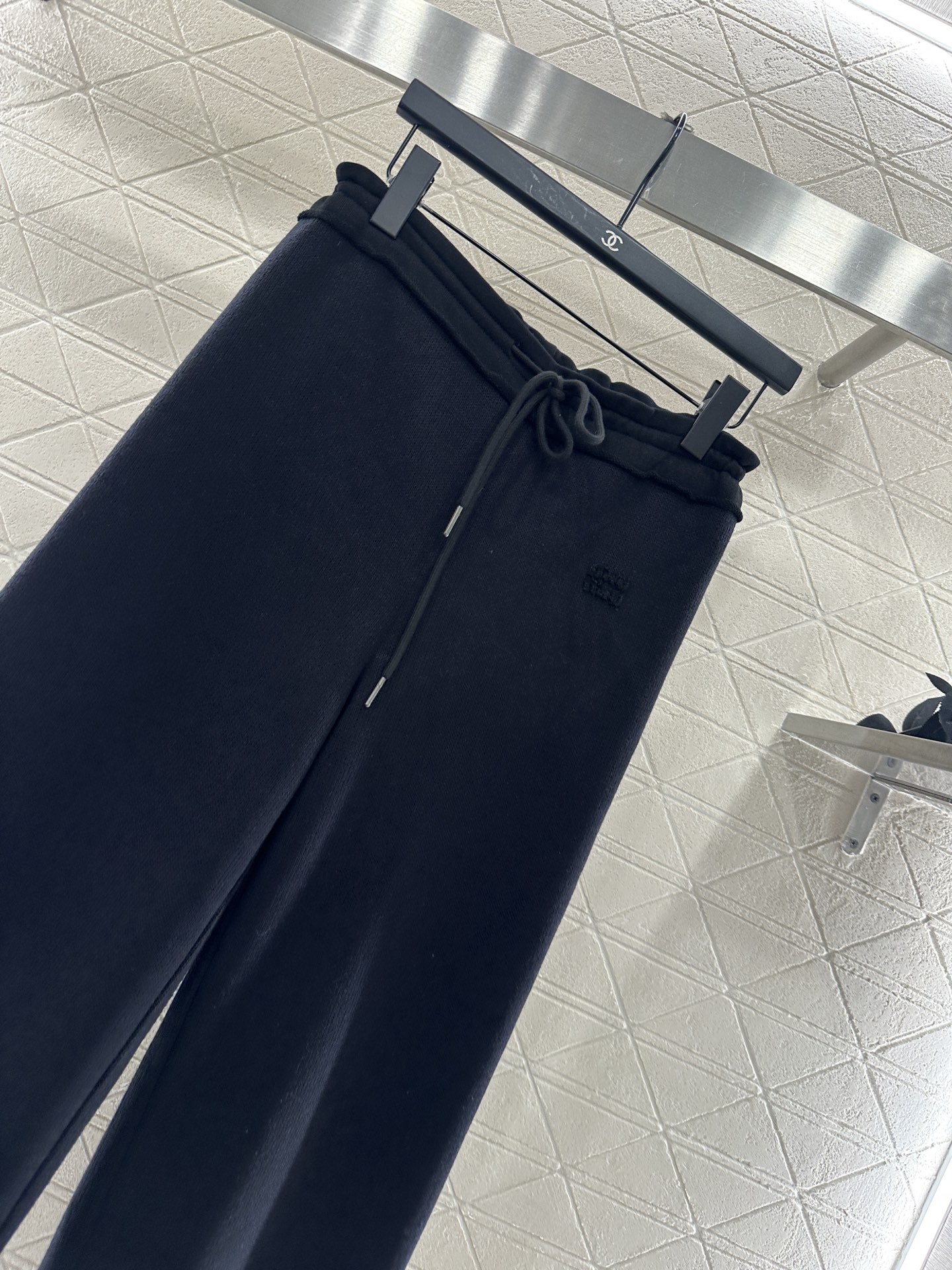 Miu Miu Wool Blend Wide-Leg Pants with Drawstring - Stylish & Comfortable 8 i1760277748982 1154 0 5
