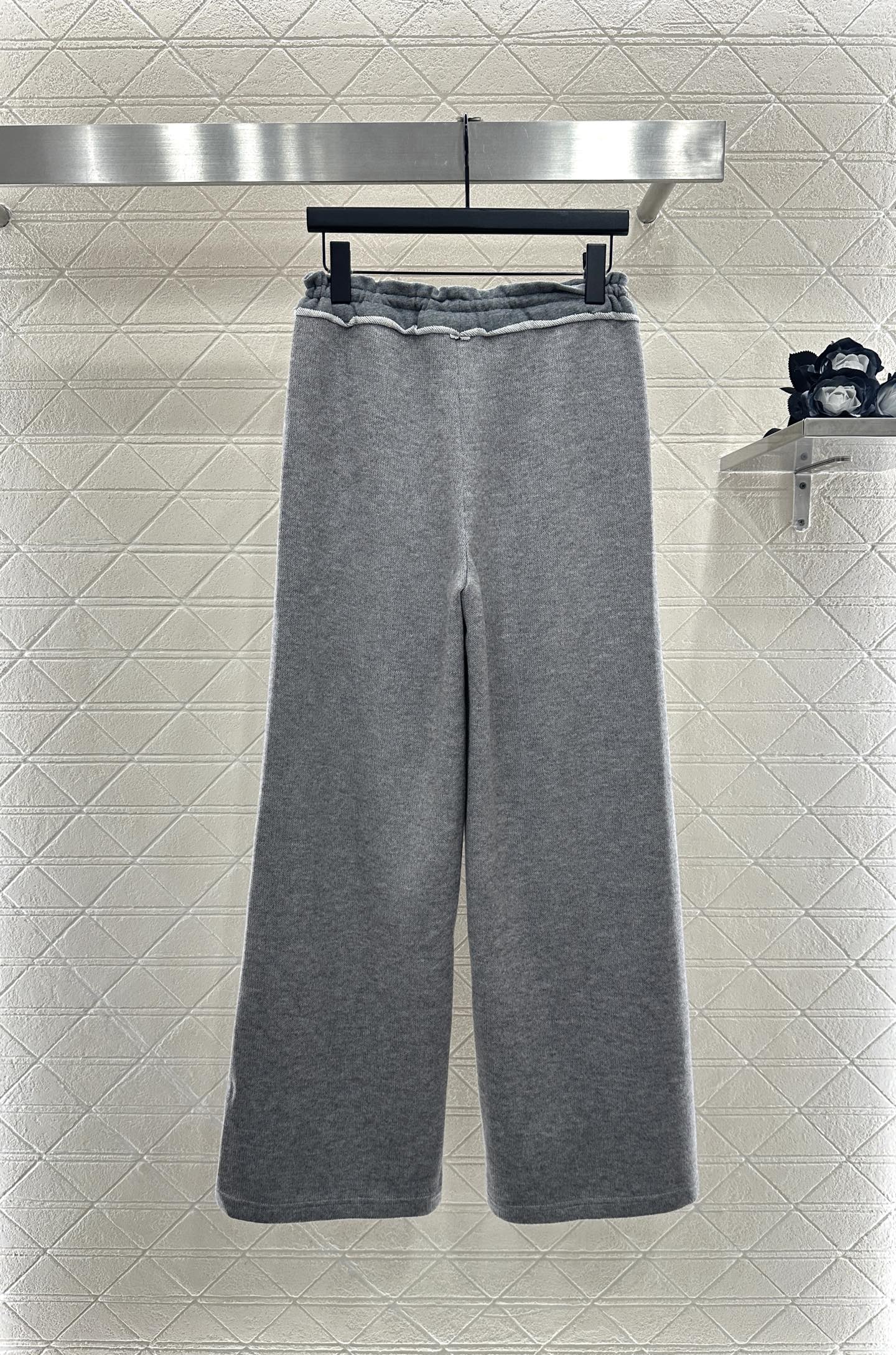 ♥Miumi*♥2025新品上架 拼接感抽绳阔腿长裤定制YB进口羊毛混纺材质，面料柔挺舒适，垂顺有型，高