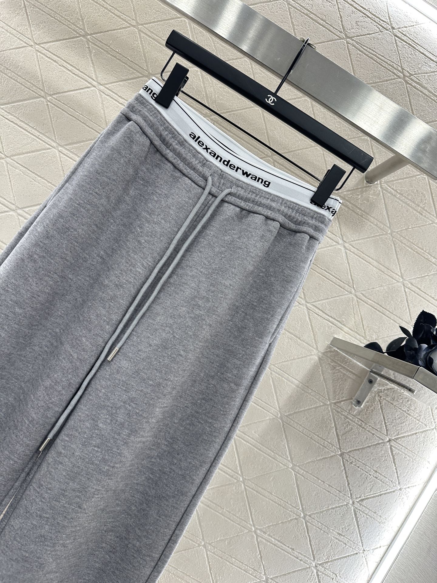♥Alexander wan*♥2025新品上架 高腰抽绳阔腿弯刀长裤定制YB进口斜纹全棉材质，面料柔软