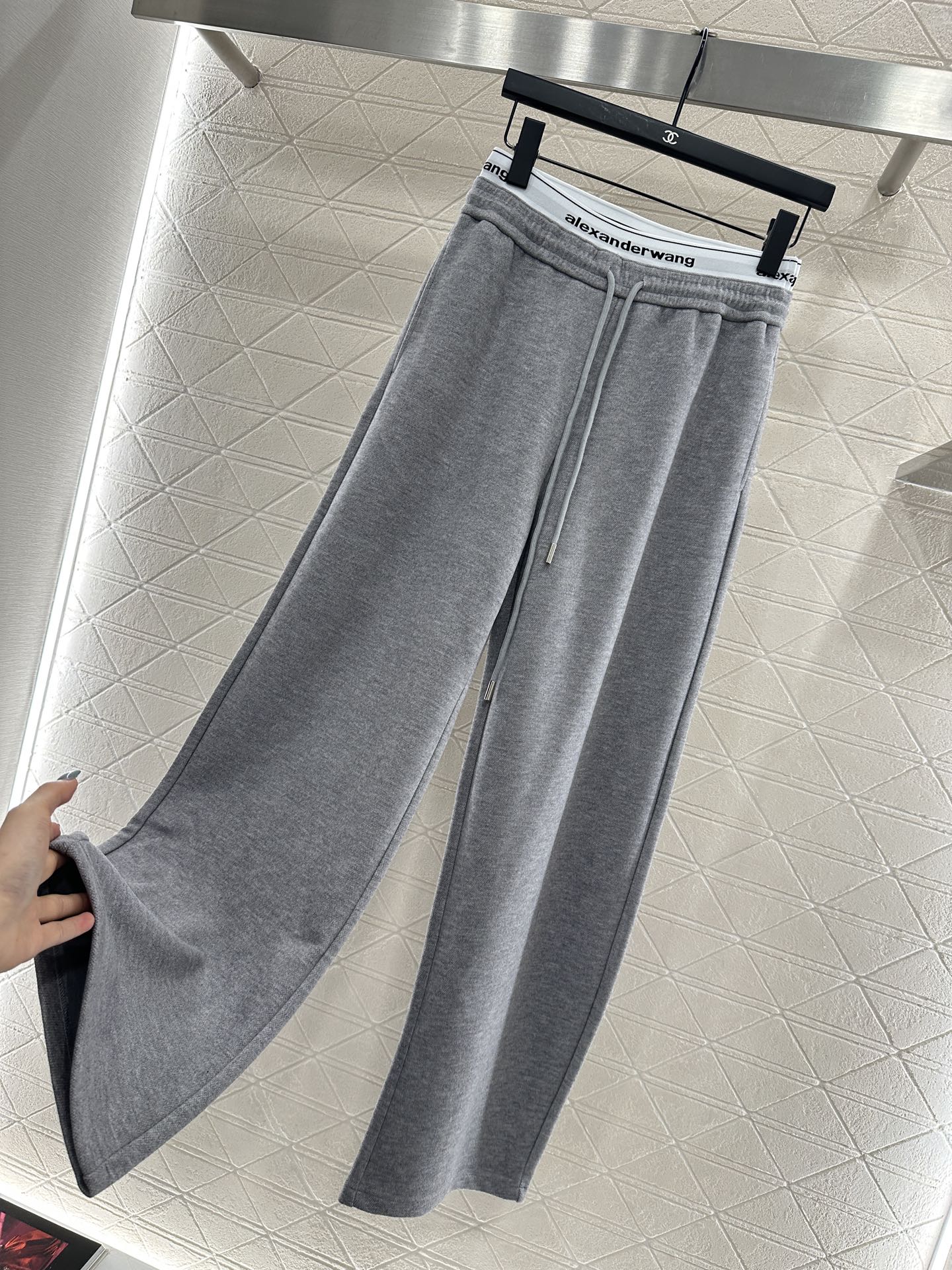 ♥Alexander wan*♥2025新品上架 高腰抽绳阔腿弯刀长裤定制YB进口斜纹全棉材质，面料柔软