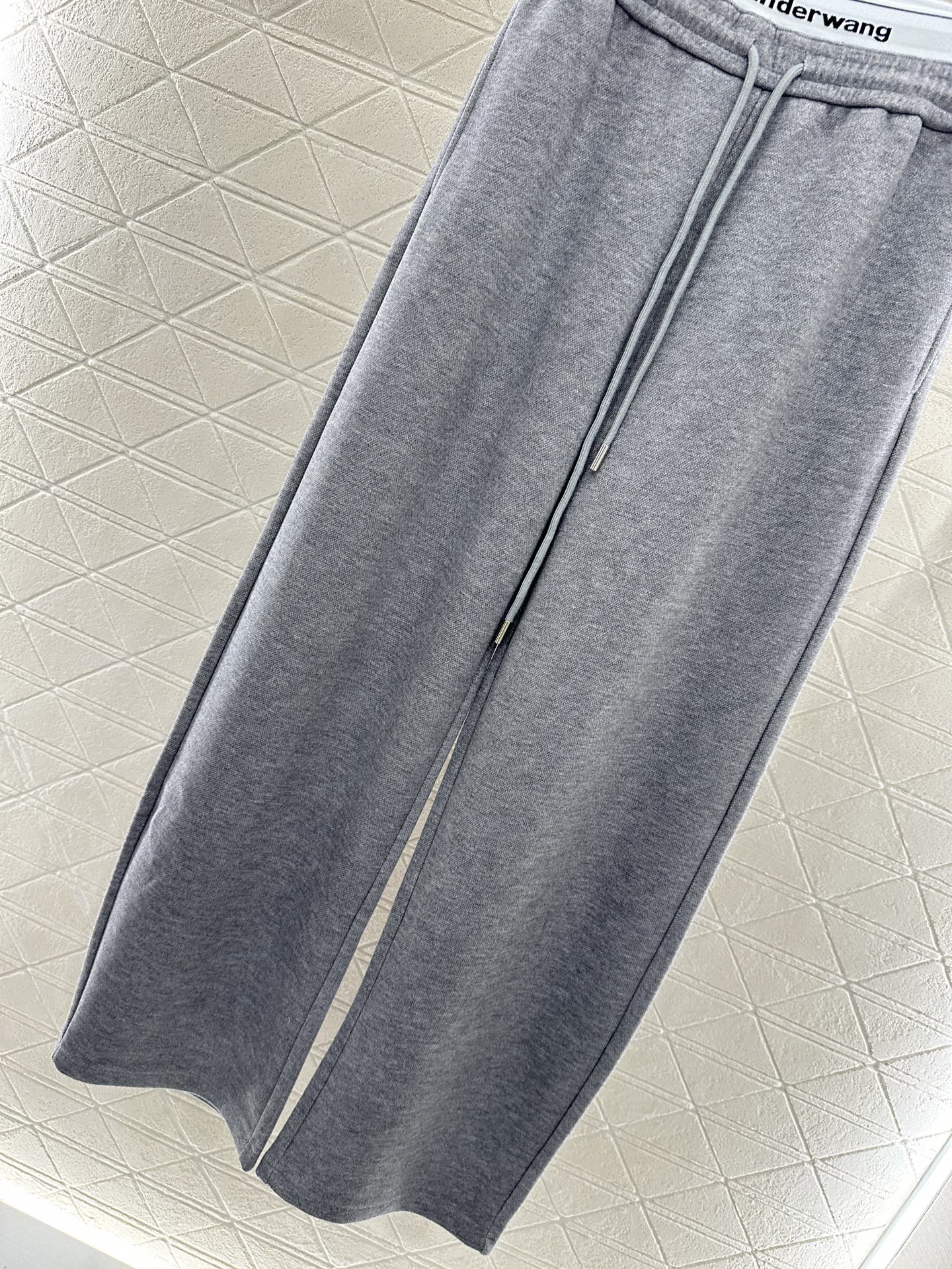 ♥Alexander wan*♥2025新品上架 高腰抽绳阔腿弯刀长裤定制YB进口斜纹全棉材质，面料柔软