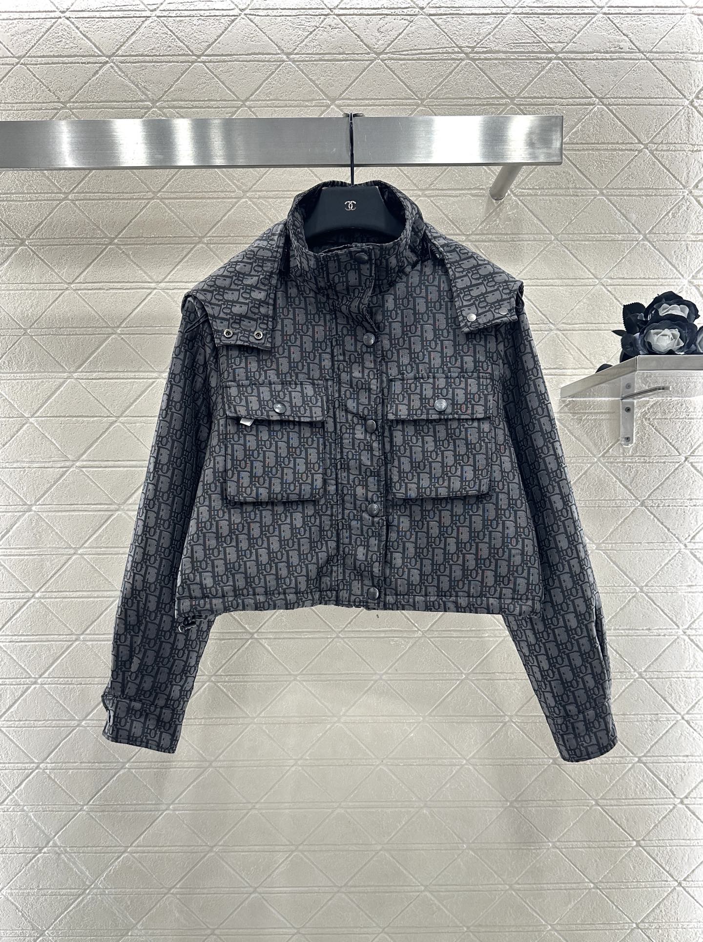 ♥Dio*♥2025新品上架 翻领连帽提花外套定制YB进口提花材质，挺括有型，质感高级，内里夹棉，轻薄款