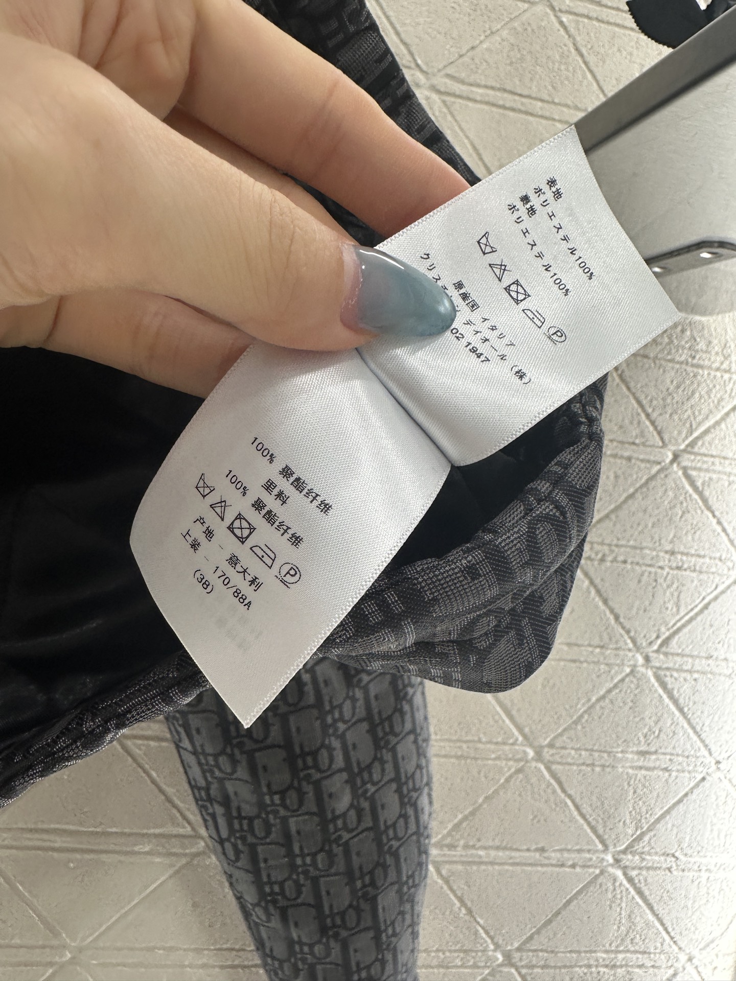 ♥Dio*♥2025新品上架 翻领连帽提花外套定制YB进口提花材质，挺括有型，质感高级，内里夹棉，轻薄款