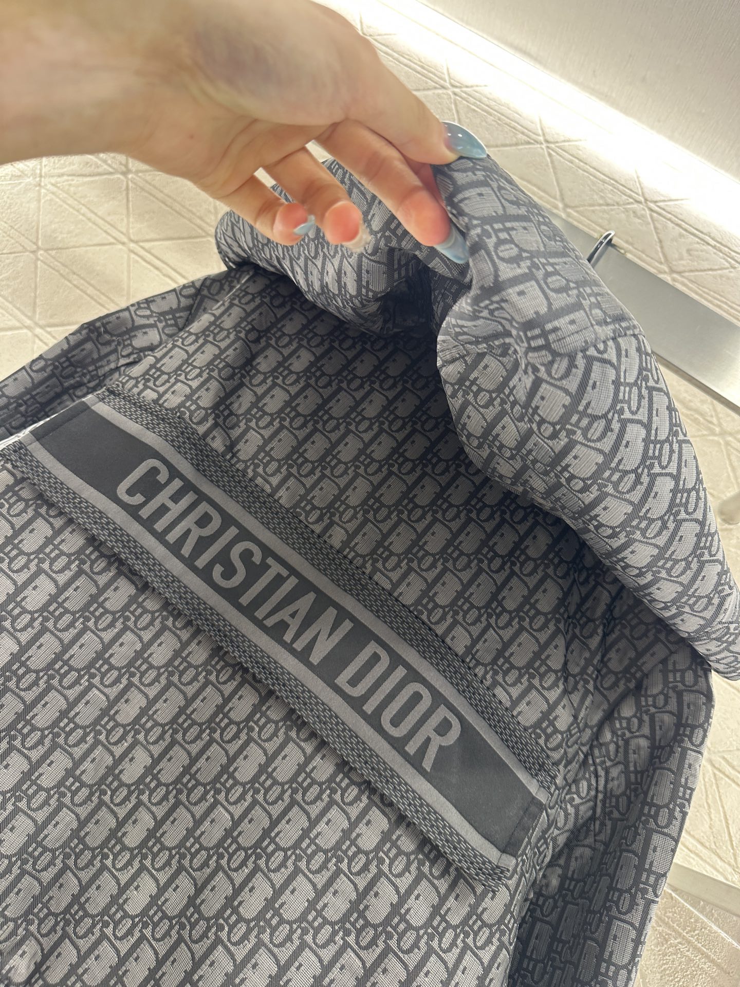 ♥Dio*♥2025新品上架 翻领连帽提花外套定制YB进口提花材质，挺括有型，质感高级，内里夹棉，轻薄款