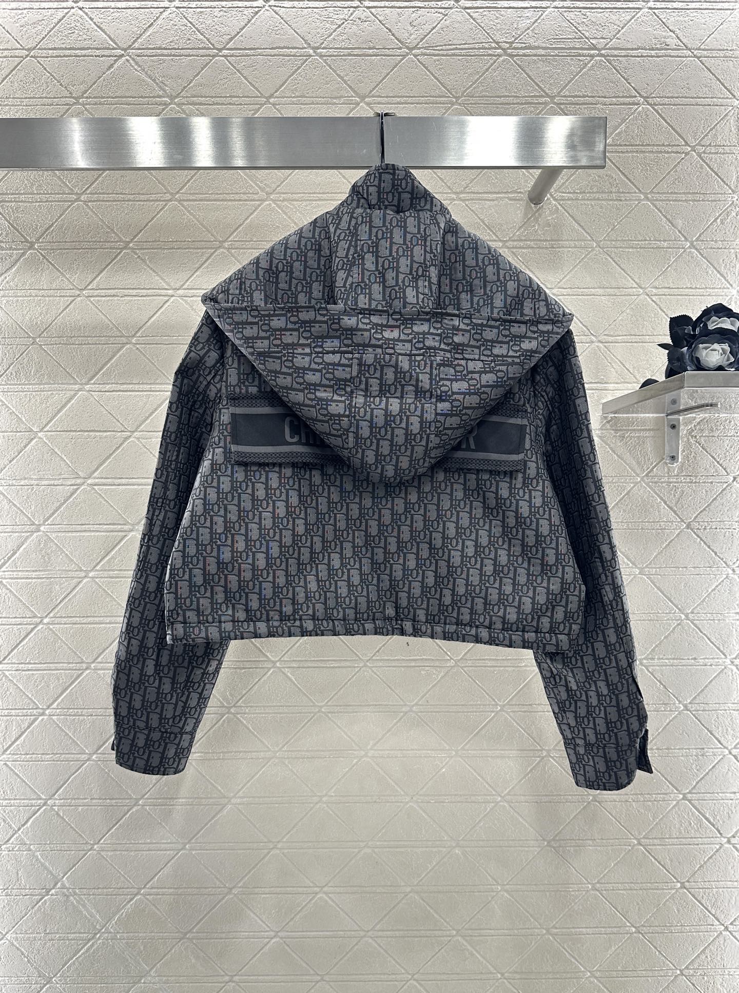 ♥Dio*♥2025新品上架 翻领连帽提花外套定制YB进口提花材质，挺括有型，质感高级，内里夹棉，轻薄款