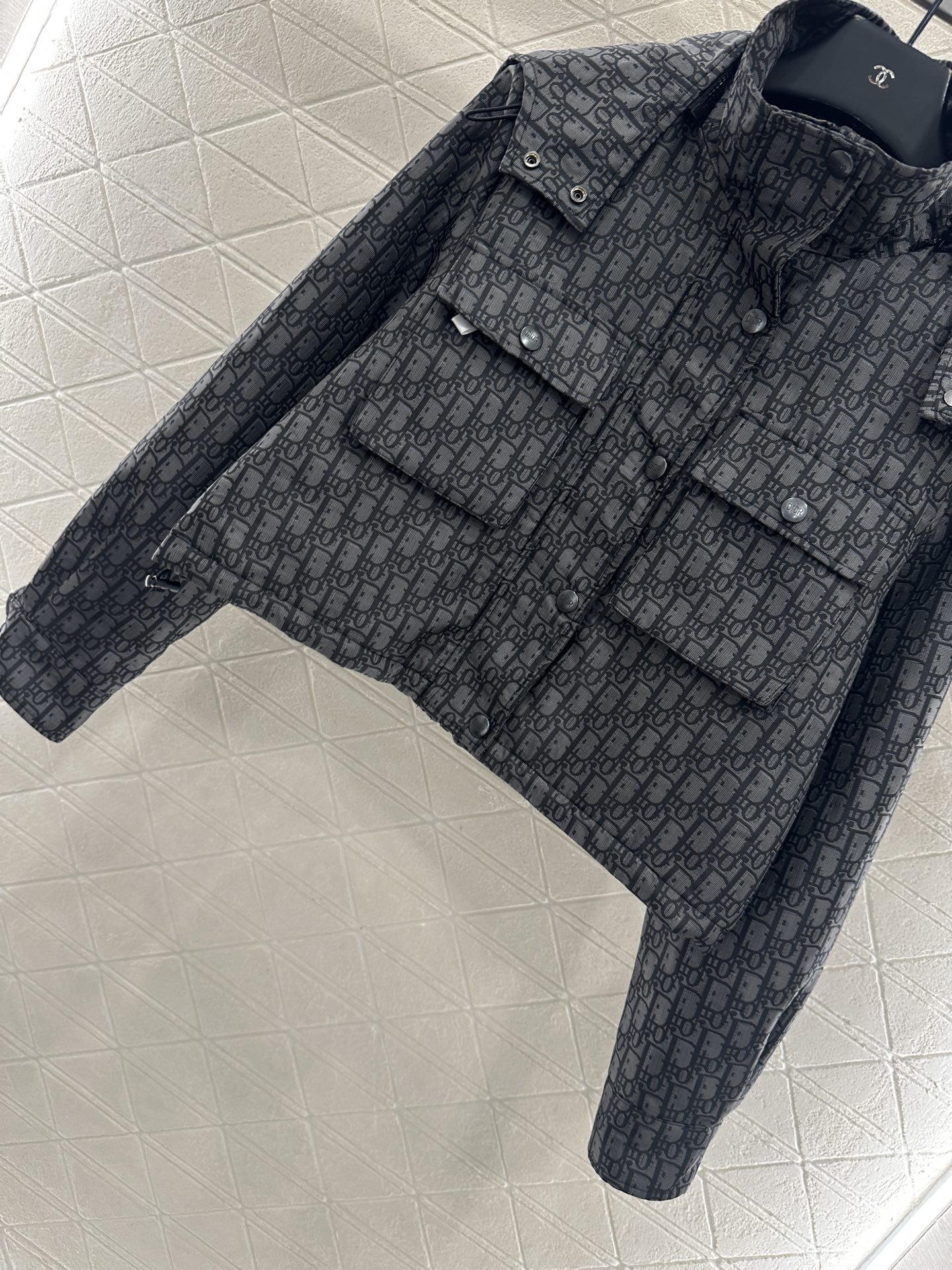 ♥Dio*♥2025新品上架 翻领连帽提花外套定制YB进口提花材质，挺括有型，质感高级，内里夹棉，轻薄款