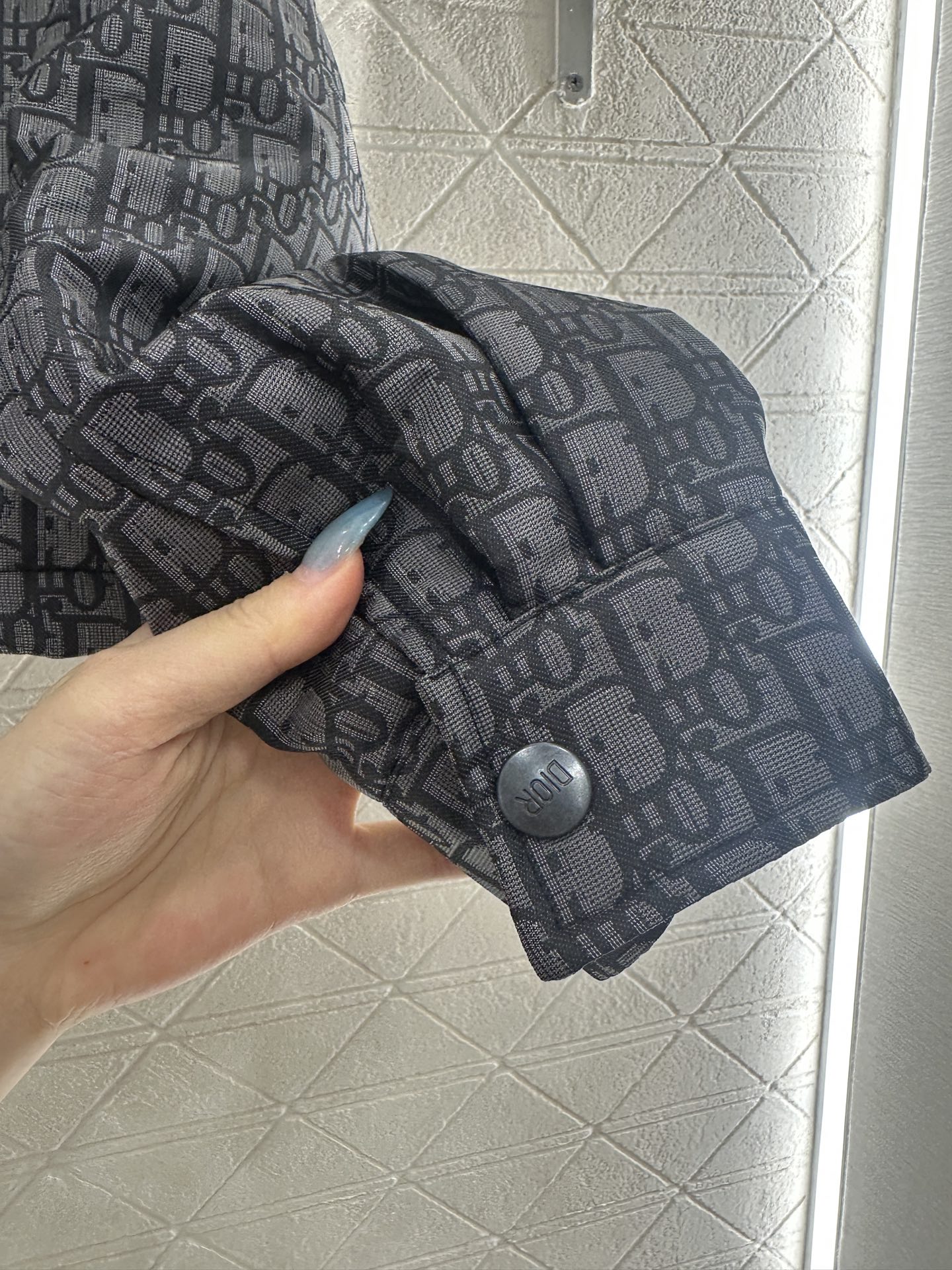 ♥Dio*♥2025新品上架 翻领连帽提花外套定制YB进口提花材质，挺括有型，质感高级，内里夹棉，轻薄款