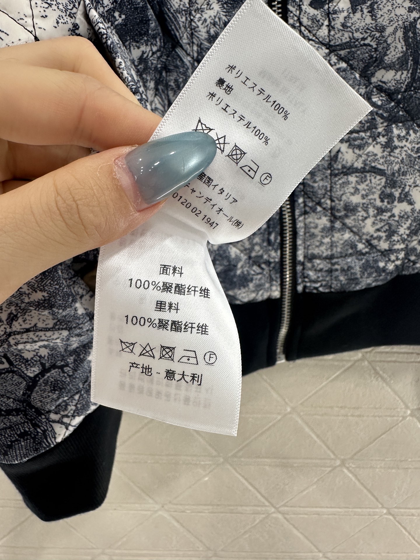 ♥Dio*♥2025新品上架 两面穿藤格纹棉服外套定制YB防风防水尼龙材质，质感上乘，立领拉链飞行夹克外