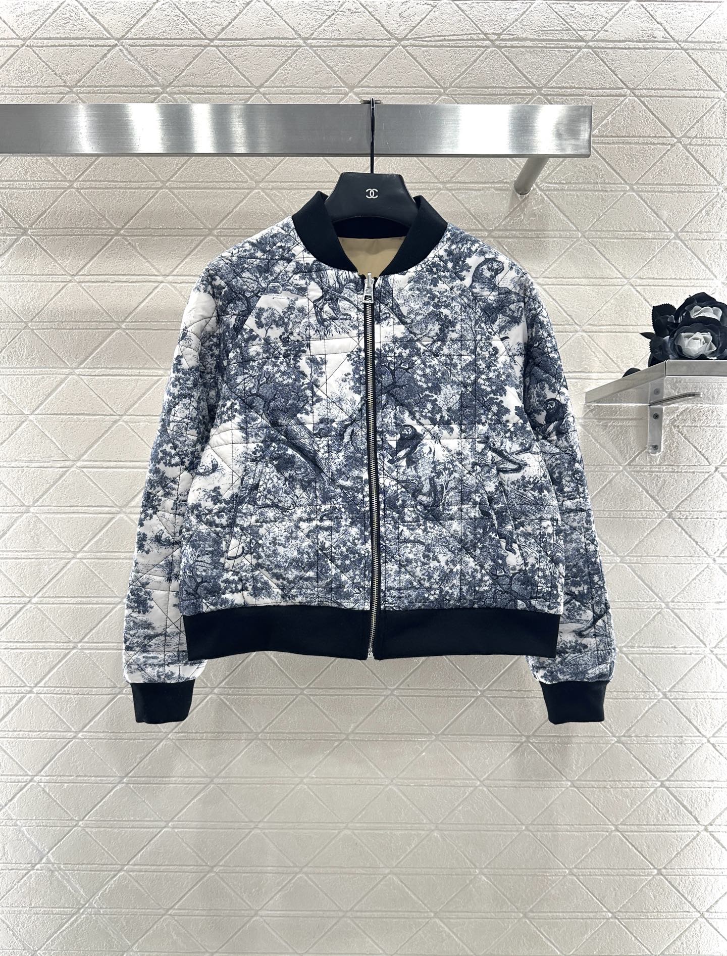 ♥Dio*♥2025新品上架 两面穿藤格纹棉服外套定制YB防风防水尼龙材质，质感上乘，立领拉链飞行夹克外