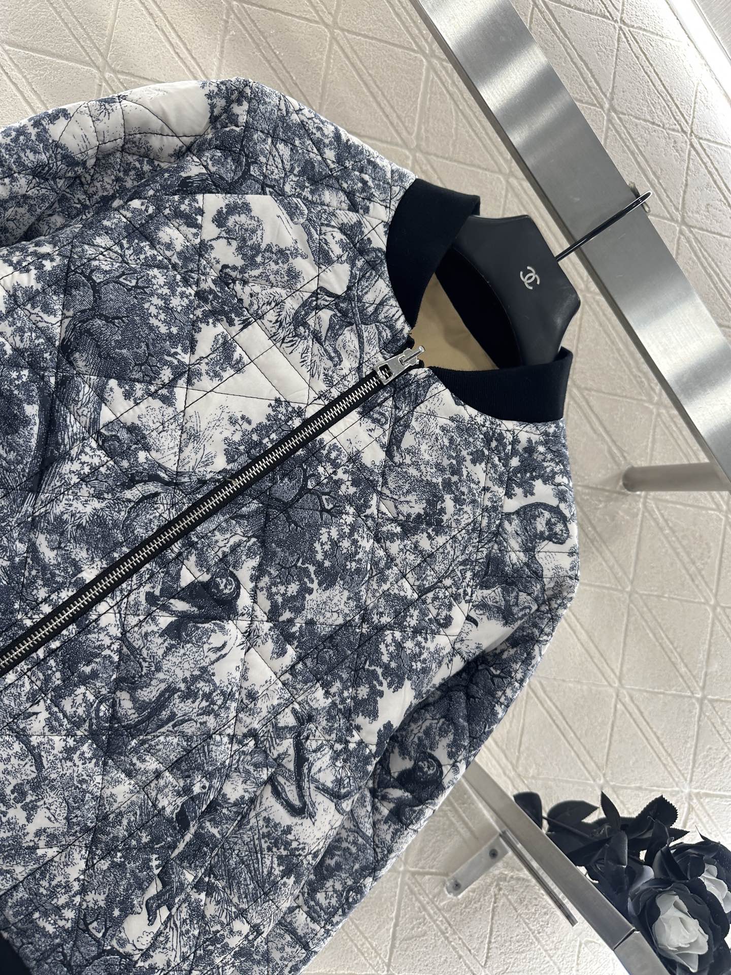 ♥Dio*♥2025新品上架 两面穿藤格纹棉服外套定制YB防风防水尼龙材质，质感上乘，立领拉链飞行夹克外