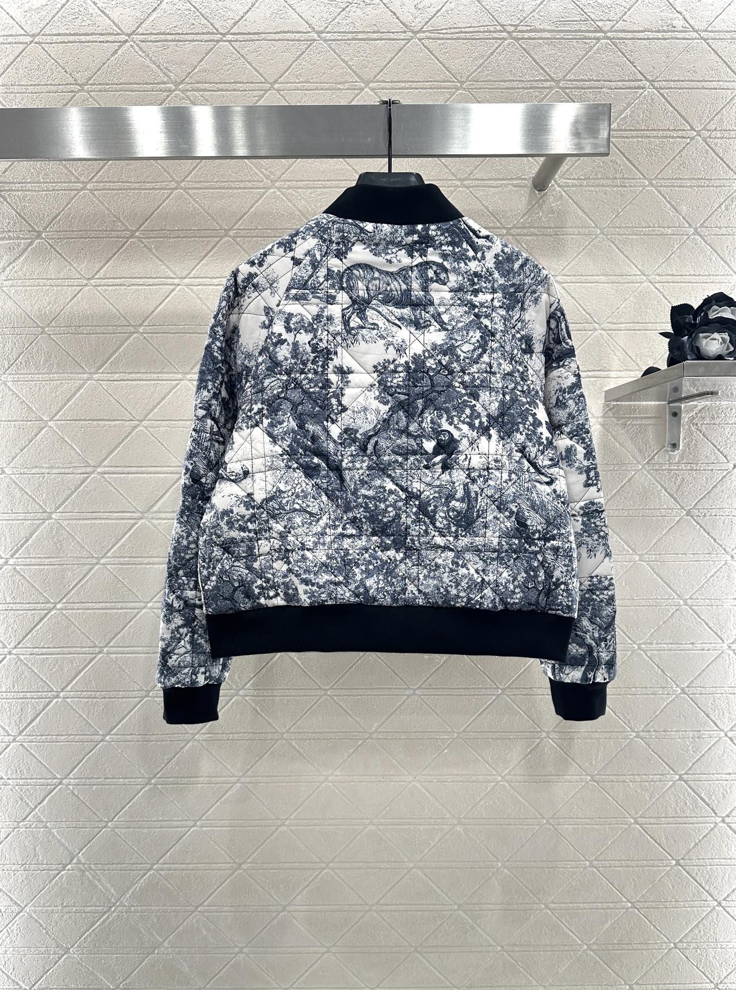 ♥Dio*♥2025新品上架 两面穿藤格纹棉服外套定制YB防风防水尼龙材质，质感上乘，立领拉链飞行夹克外