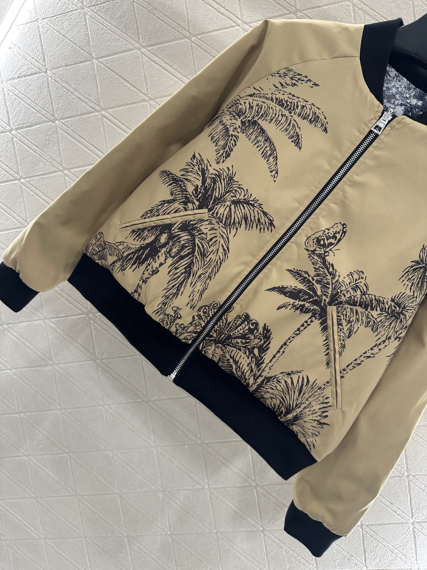 ♥Dio*♥2025新品上架 两面穿藤格纹棉服外套定制YB防风防水尼龙材质，质感上乘，立领拉链飞行夹克外