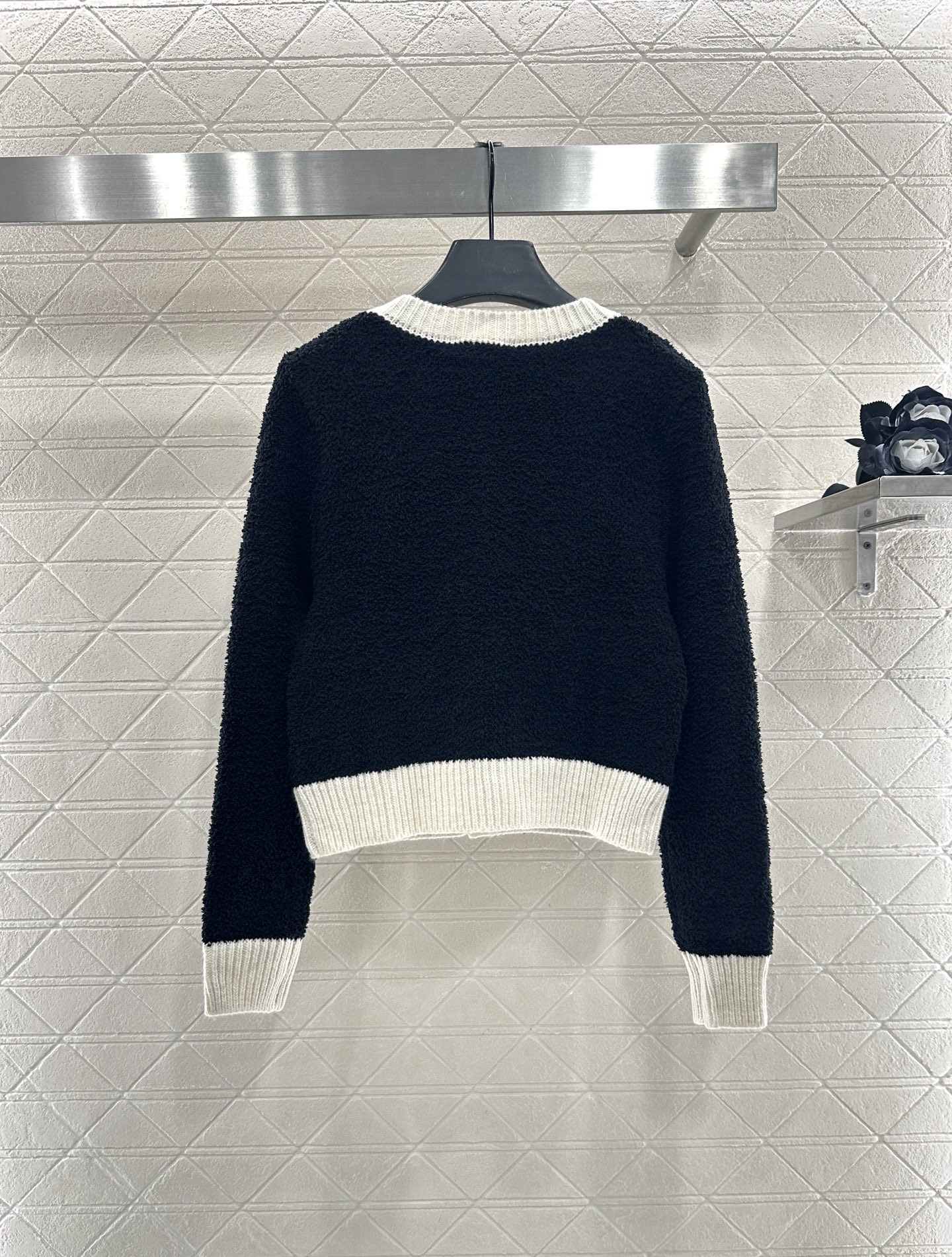 ♥Chane*♥2025新品上架 黑白撞色口袋针织开衫定制YB羊毛纱线织造，质感光泽，柔软亲肤，圆领针织