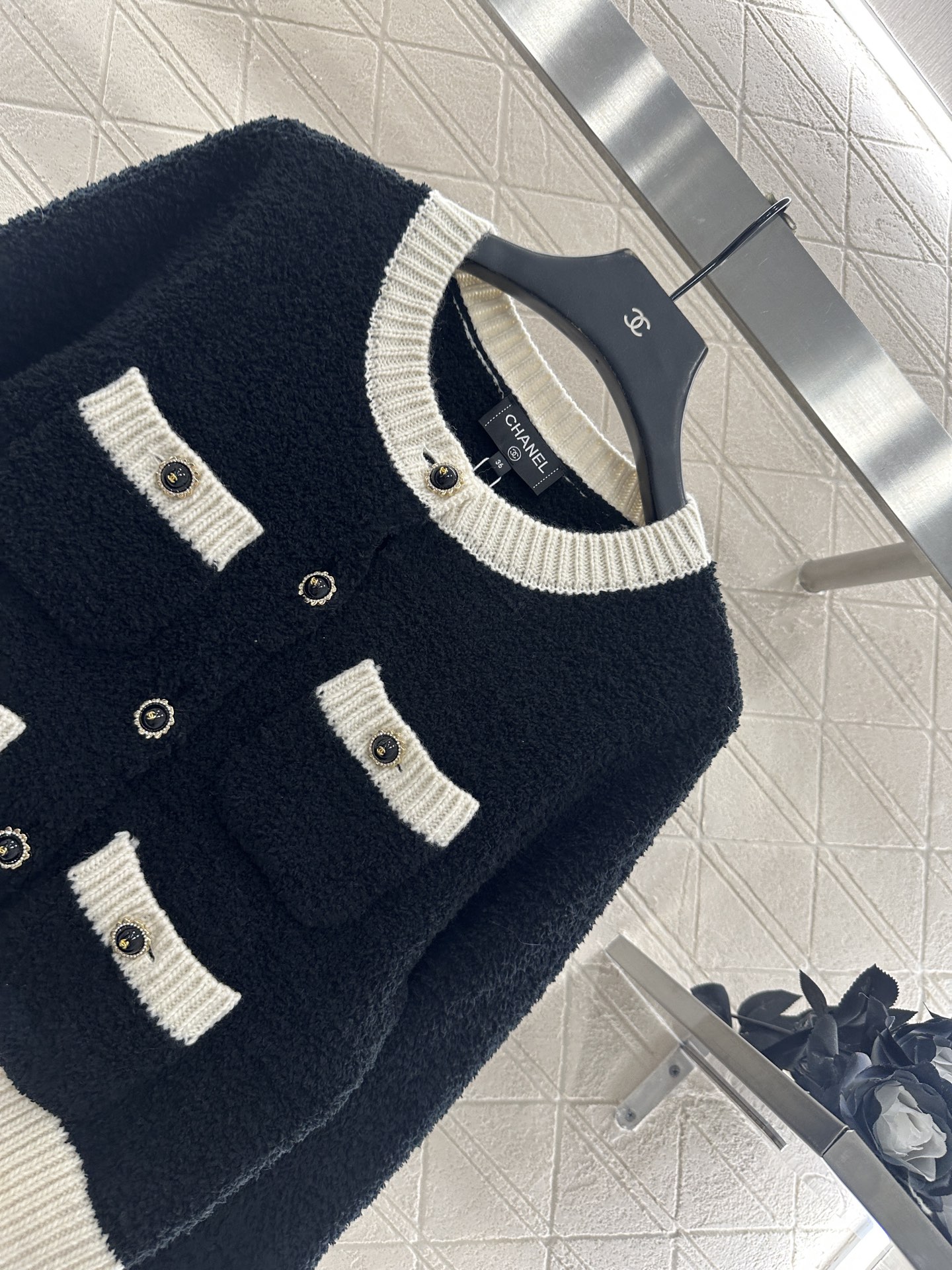 ♥Chane*♥2025新品上架 黑白撞色口袋针织开衫定制YB羊毛纱线织造，质感光泽，柔软亲肤，圆领针织