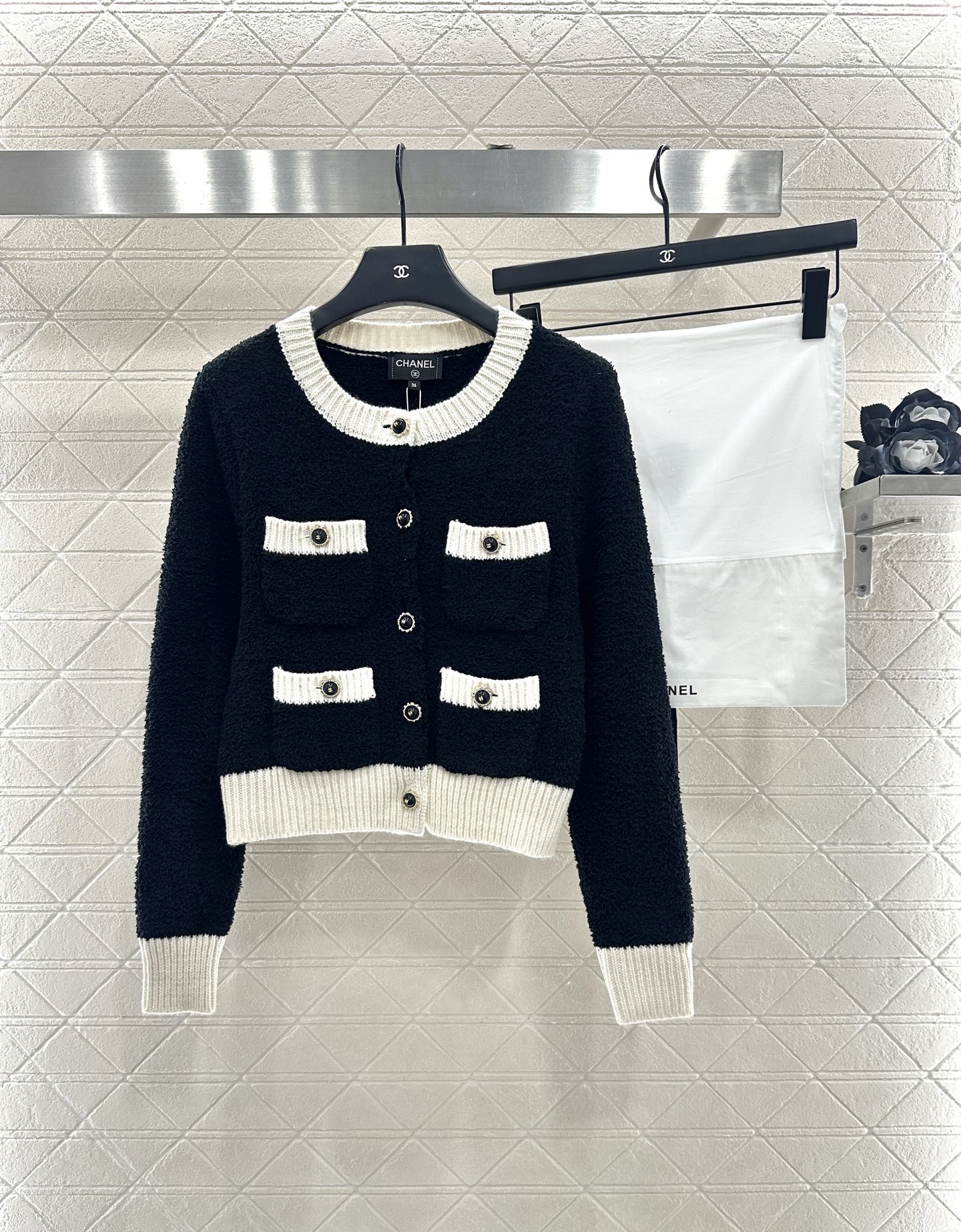 ♥Chane*♥2025新品上架 黑白撞色口袋针织开衫定制YB羊毛纱线织造，质感光泽，柔软亲肤，圆领针织