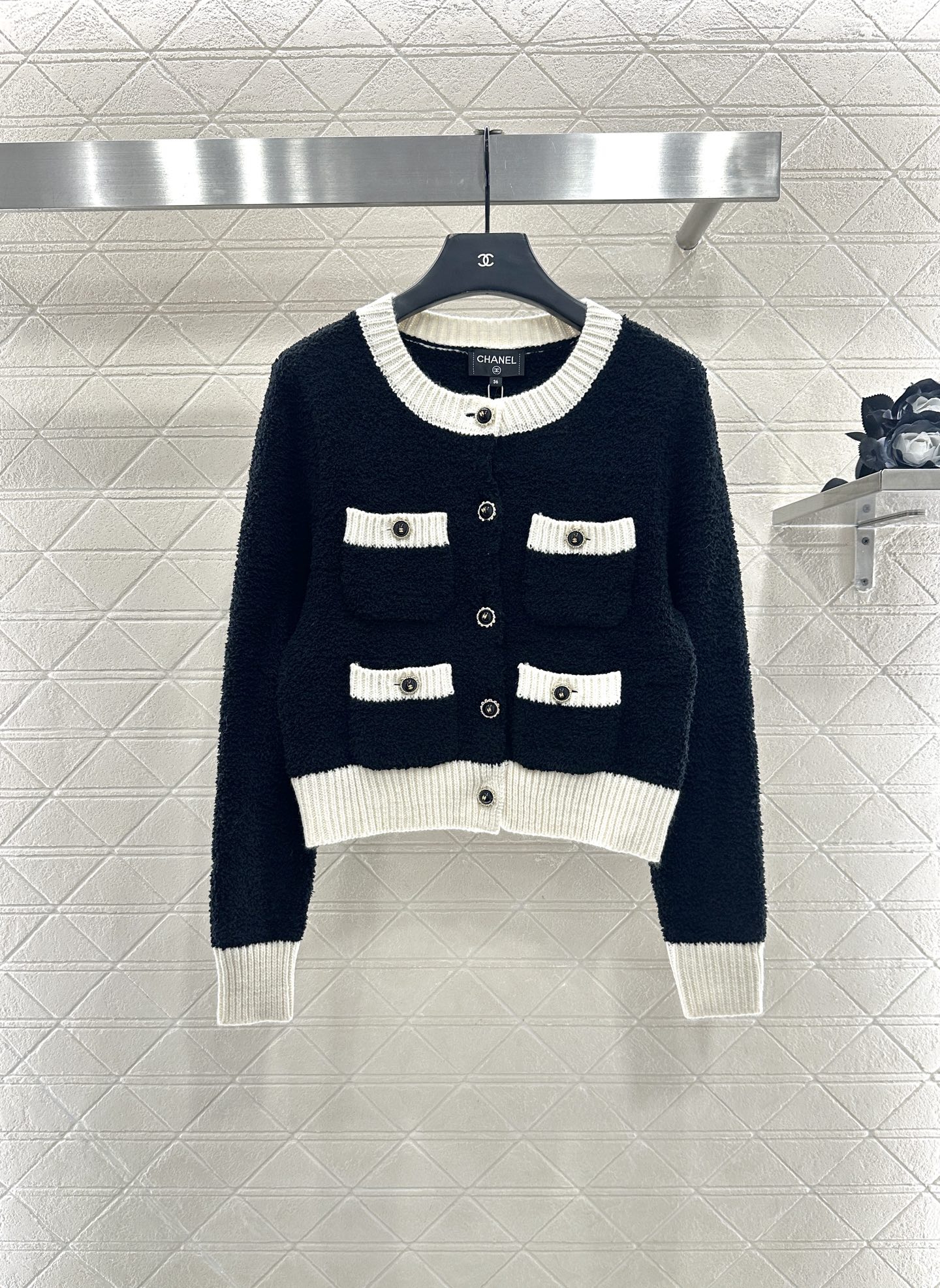 ♥Chane*♥2025新品上架 黑白撞色口袋针织开衫定制YB羊毛纱线织造，质感光泽，柔软亲肤，圆领针织