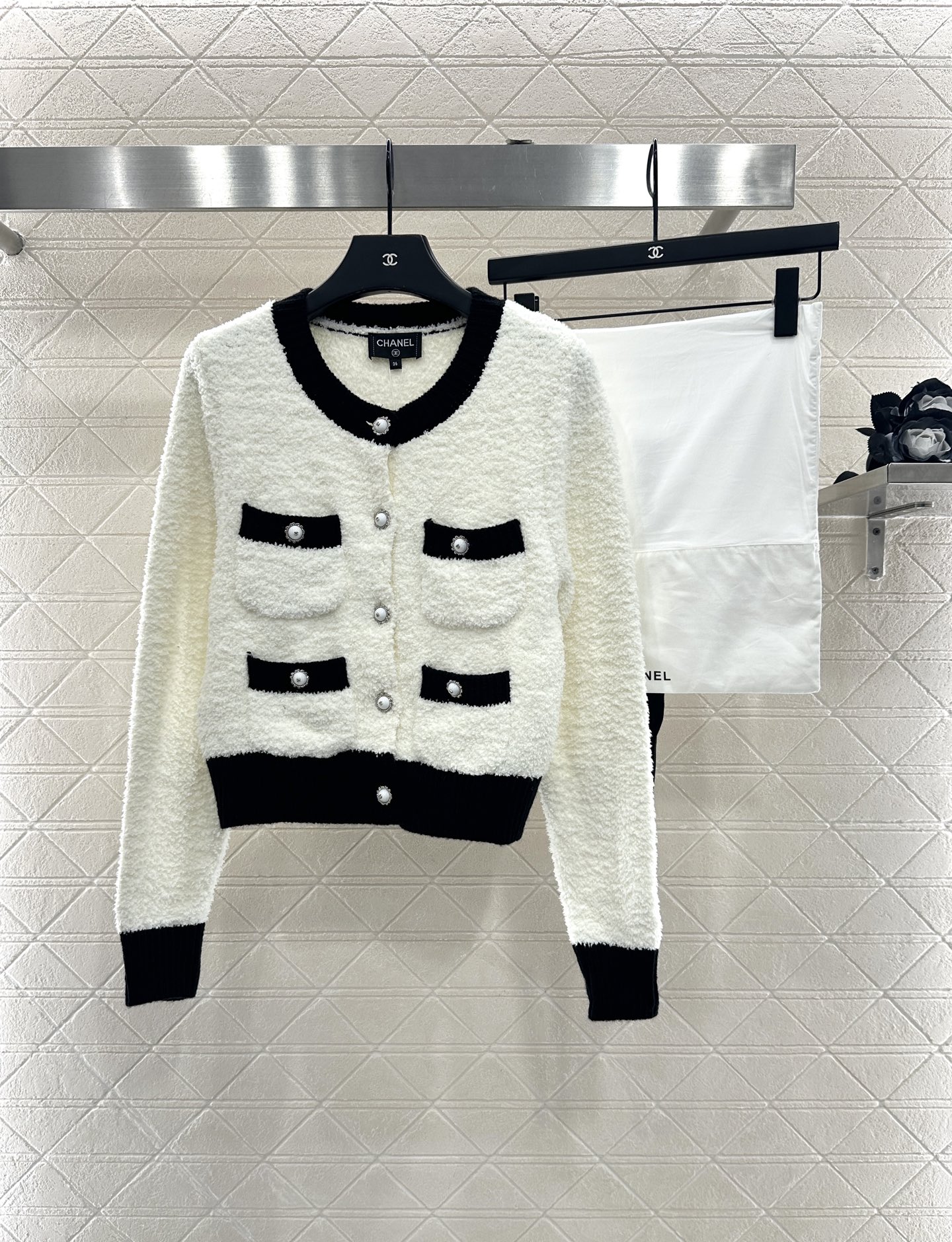 ♥Chane*♥2025新品上架 黑白撞色口袋针织开衫定制YB羊毛纱线织造，质感光泽，柔软亲肤，圆领针织