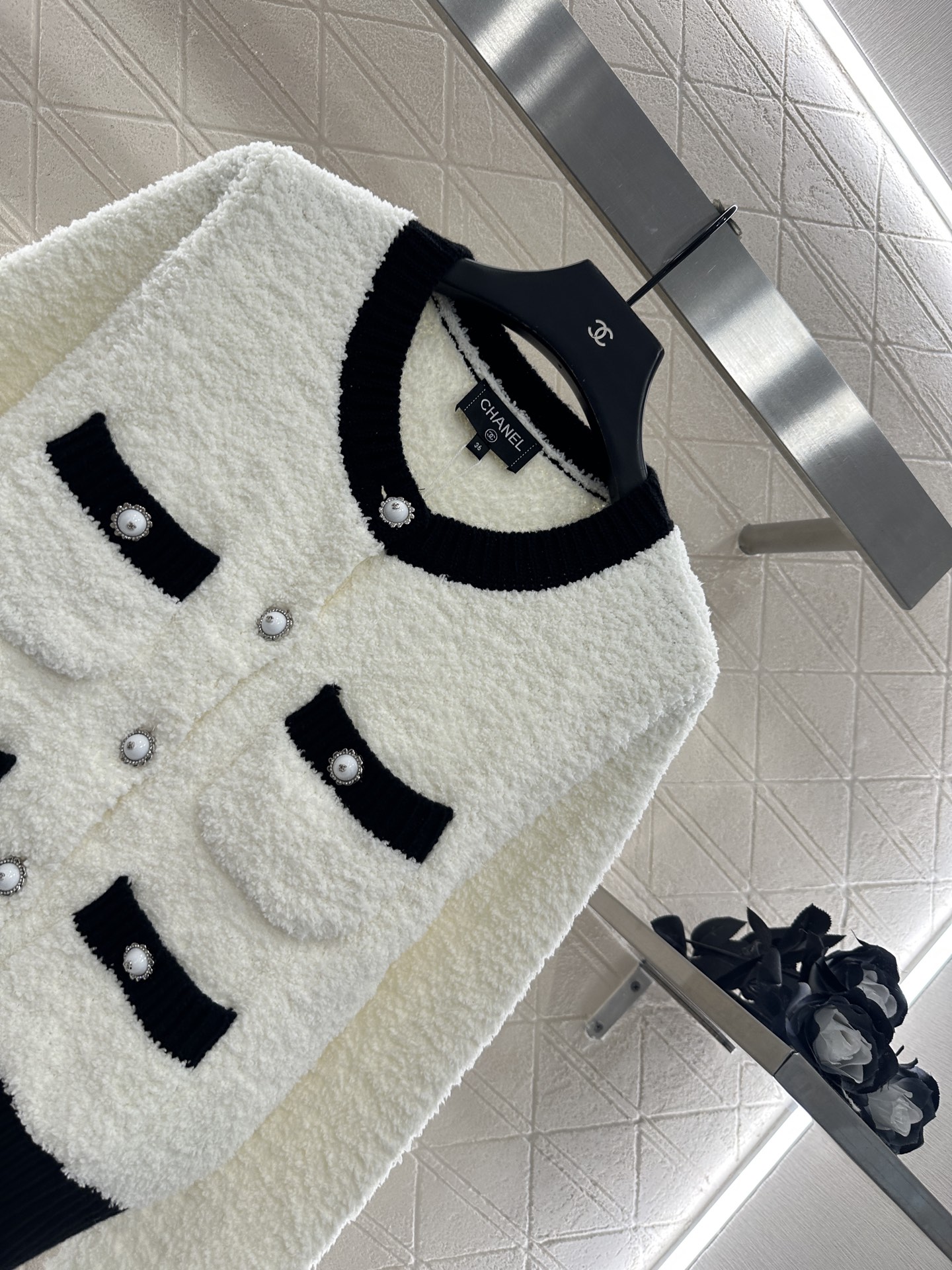 ♥Chane*♥2025新品上架 黑白撞色口袋针织开衫定制YB羊毛纱线织造，质感光泽，柔软亲肤，圆领针织